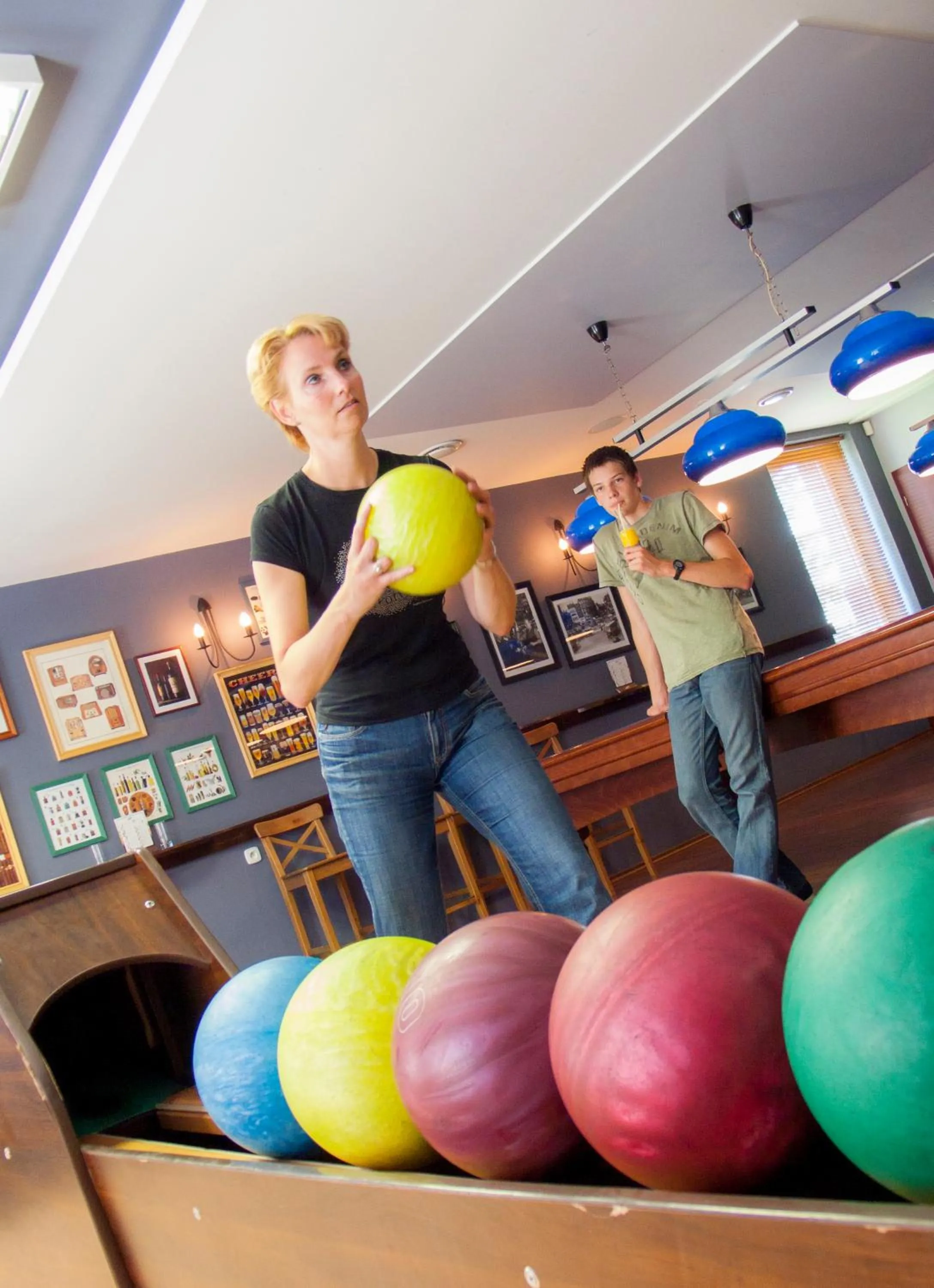 Bowling in Pension Eden