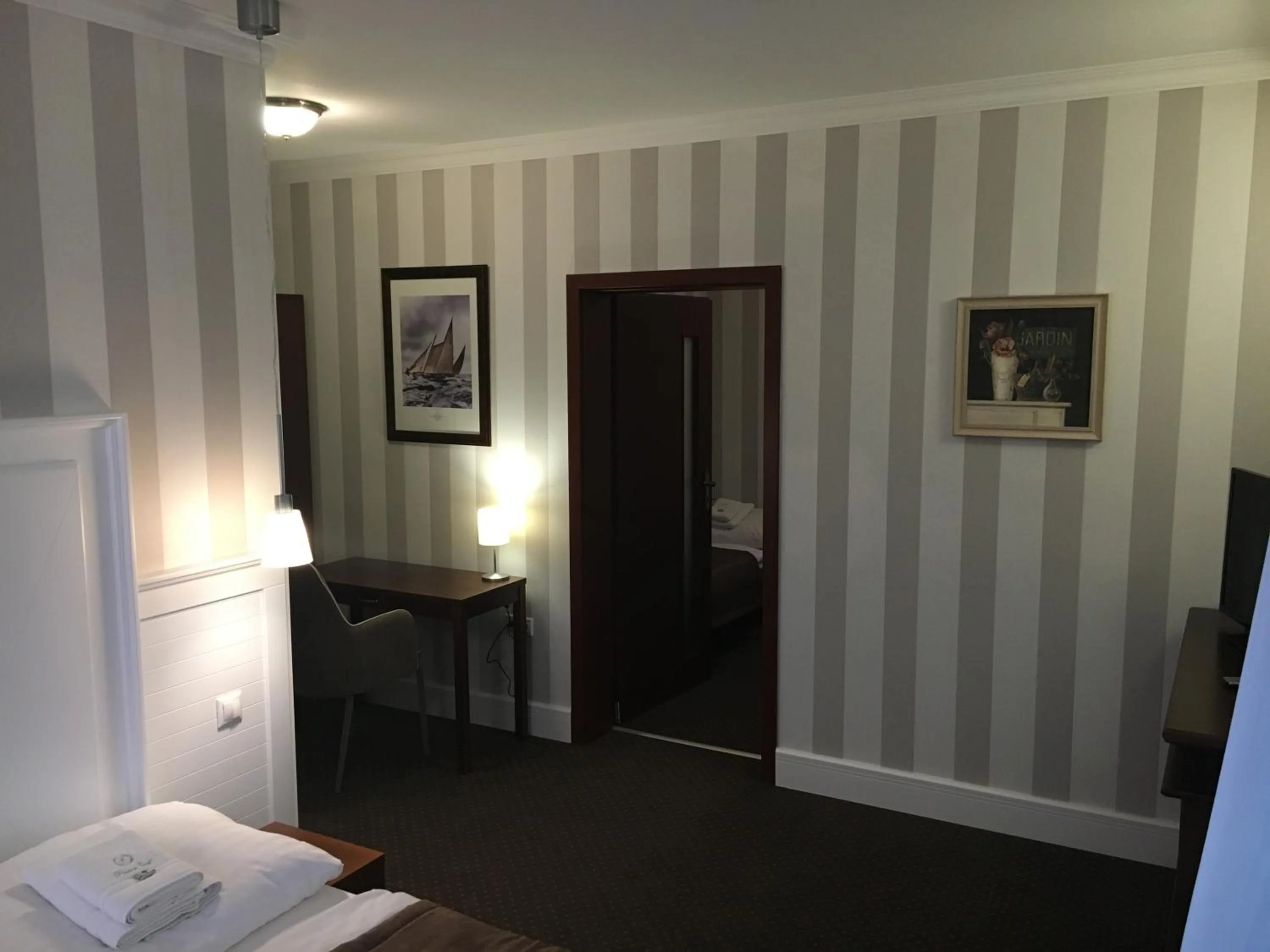 Photo of the whole room, Bed in Pension Eden