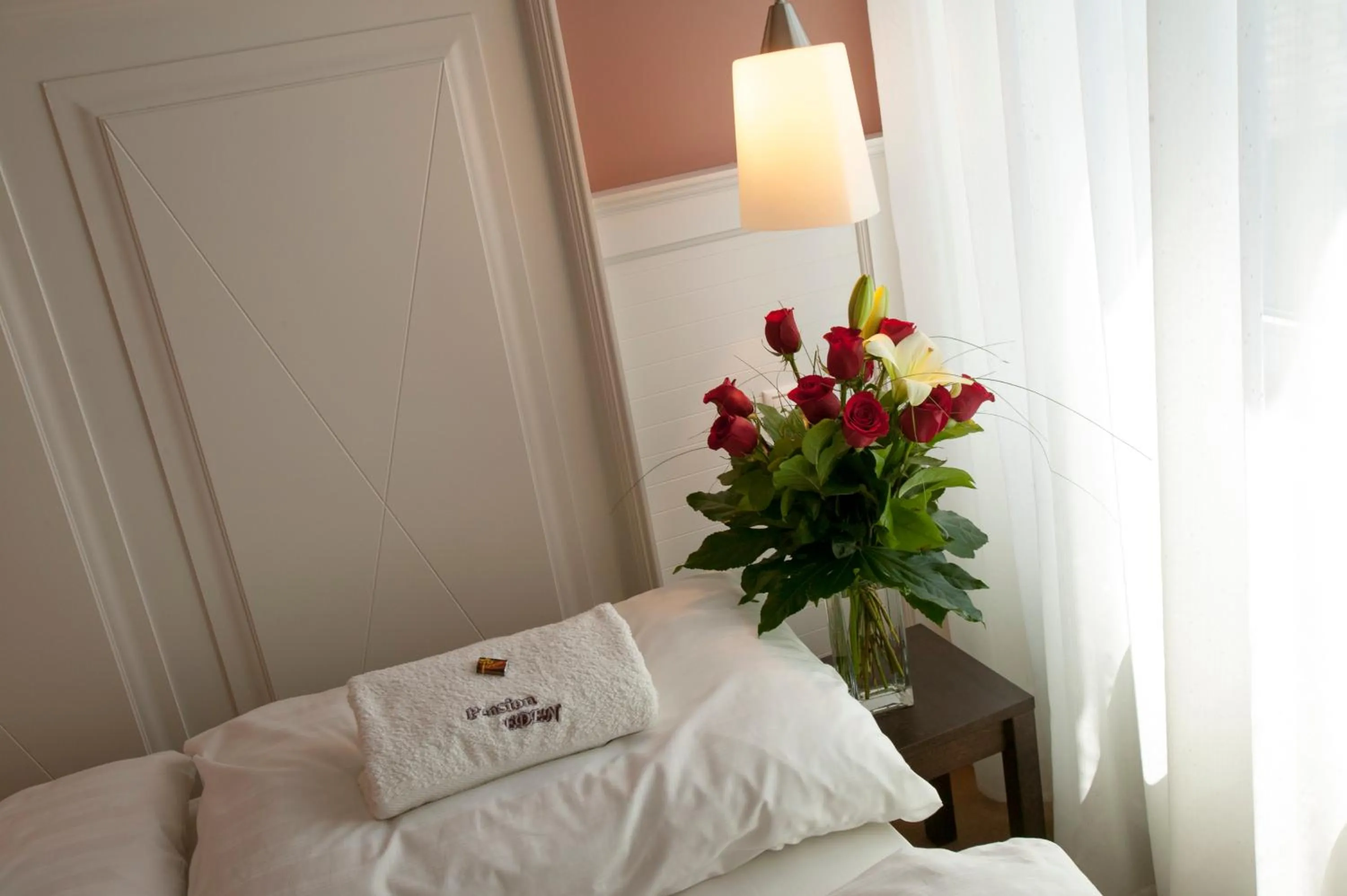 Photo of the whole room, Bed in Pension Eden