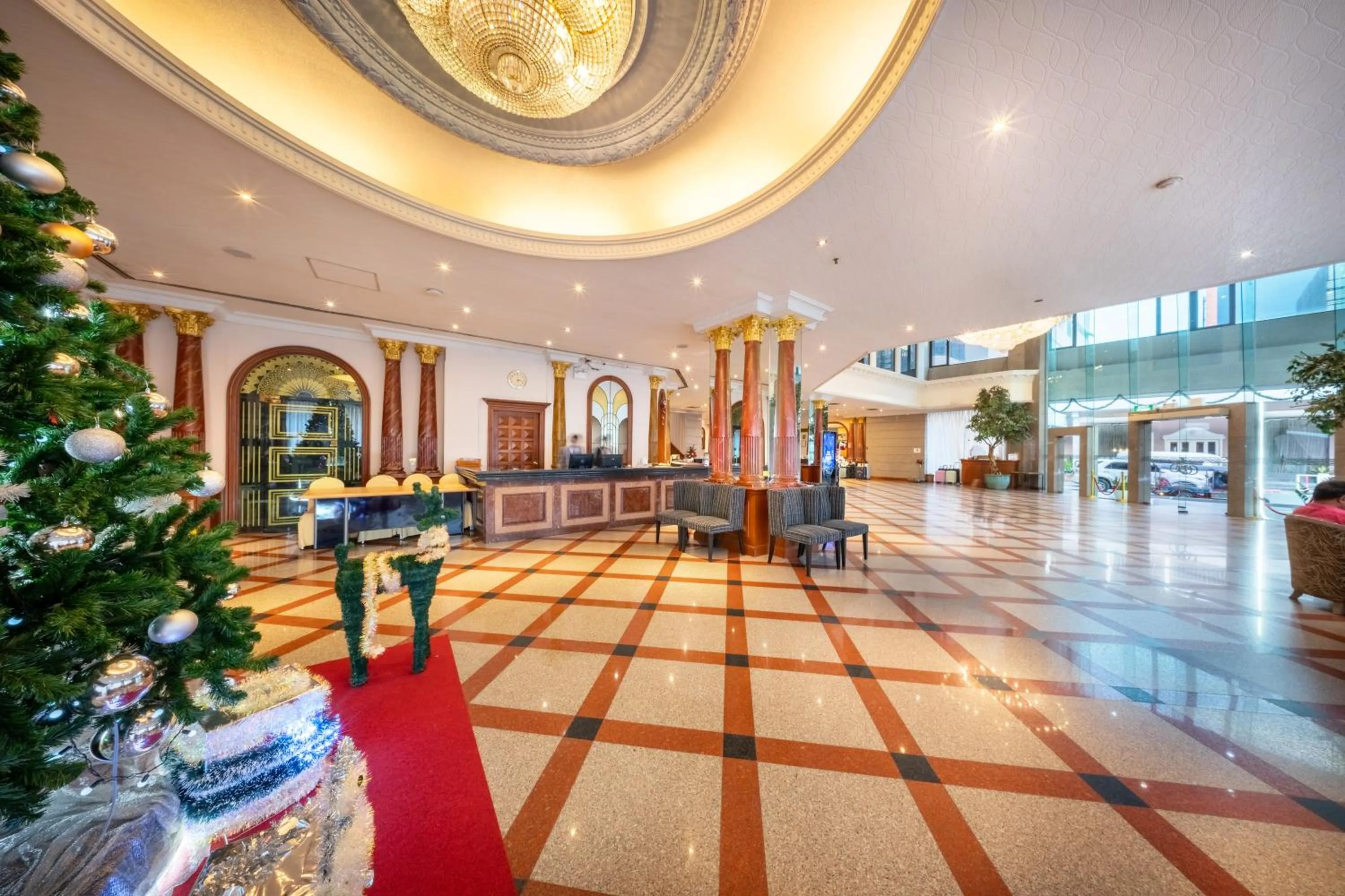 Lobby or reception in Royal Benja Hotel - Big Room Family-Friendly