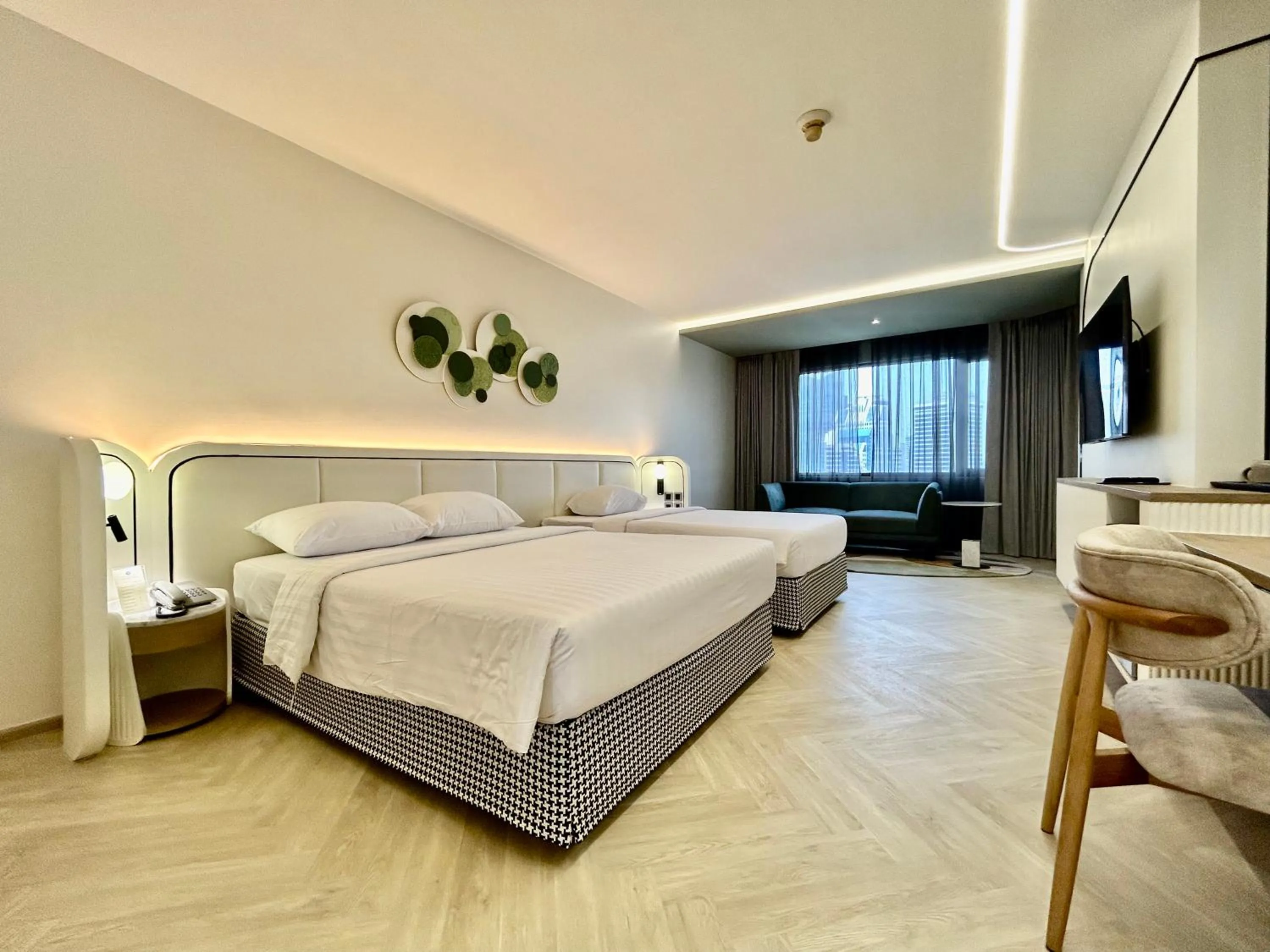 Bed in Royal Benja Hotel - Big Room Family-Friendly