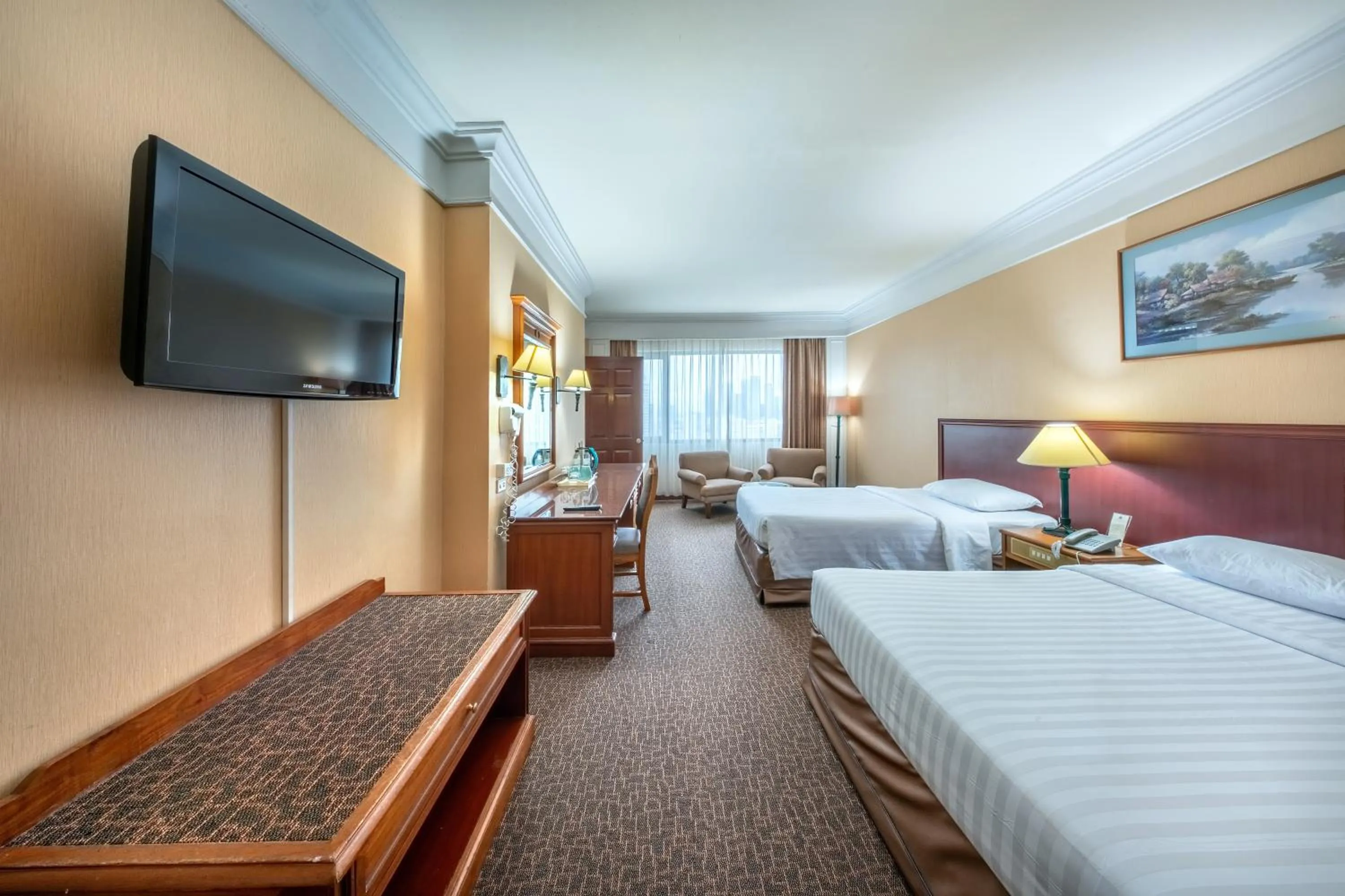 Bed in Royal Benja Hotel - Big Room Family-Friendly