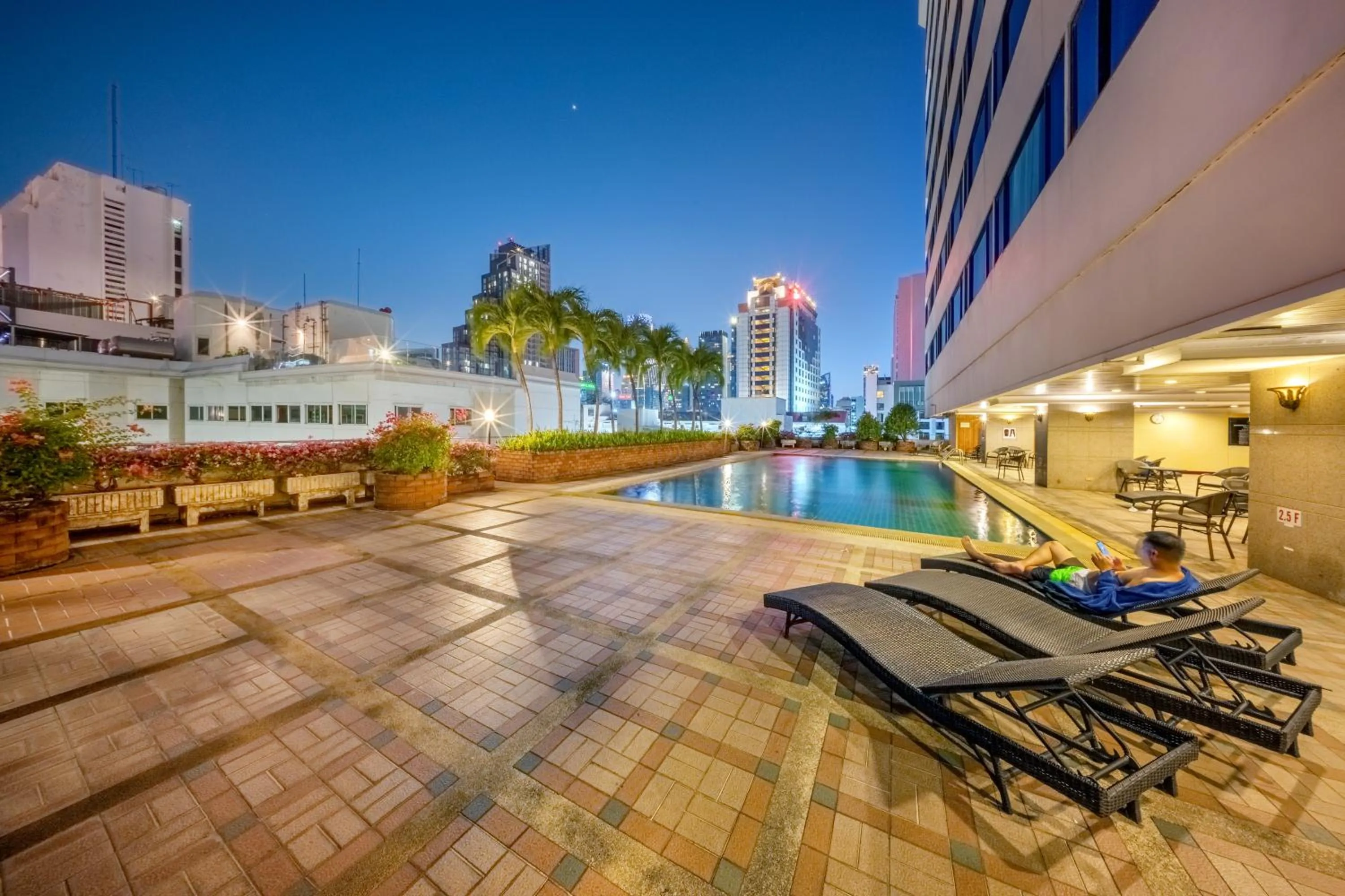 Swimming pool in Royal Benja Hotel - Big Room Family-Friendly