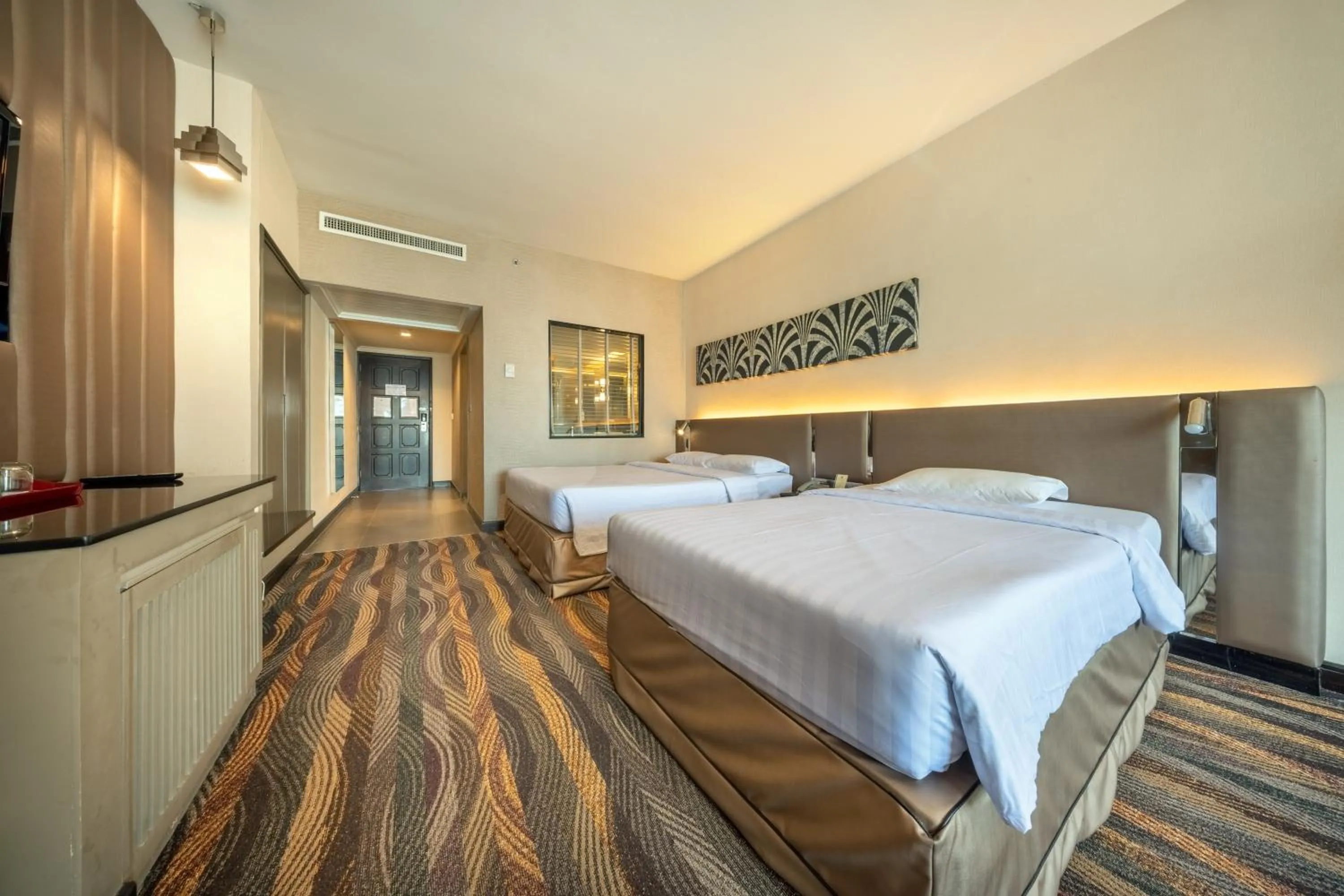 Bed in Royal Benja Hotel - Big Room Family-Friendly