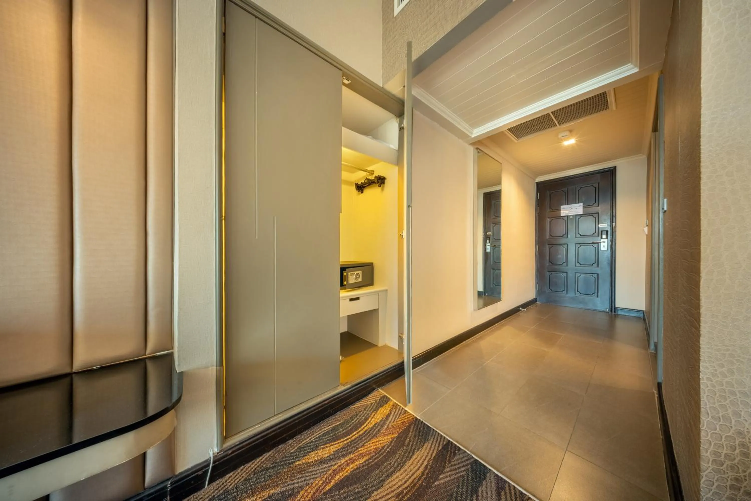 safe in Royal Benja Hotel - Big Room Family-Friendly