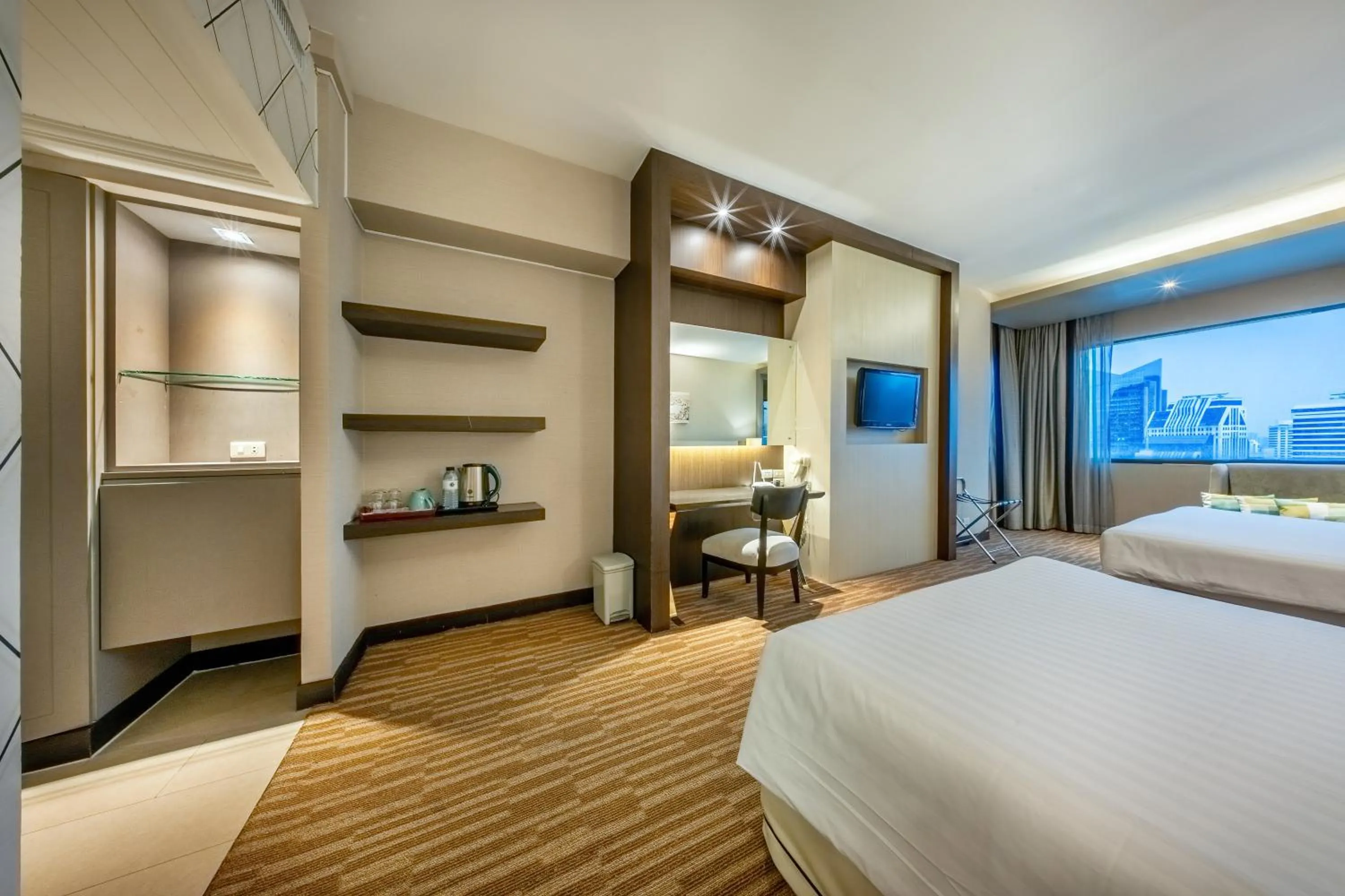 Bed in Royal Benja Hotel - Big Room Family-Friendly