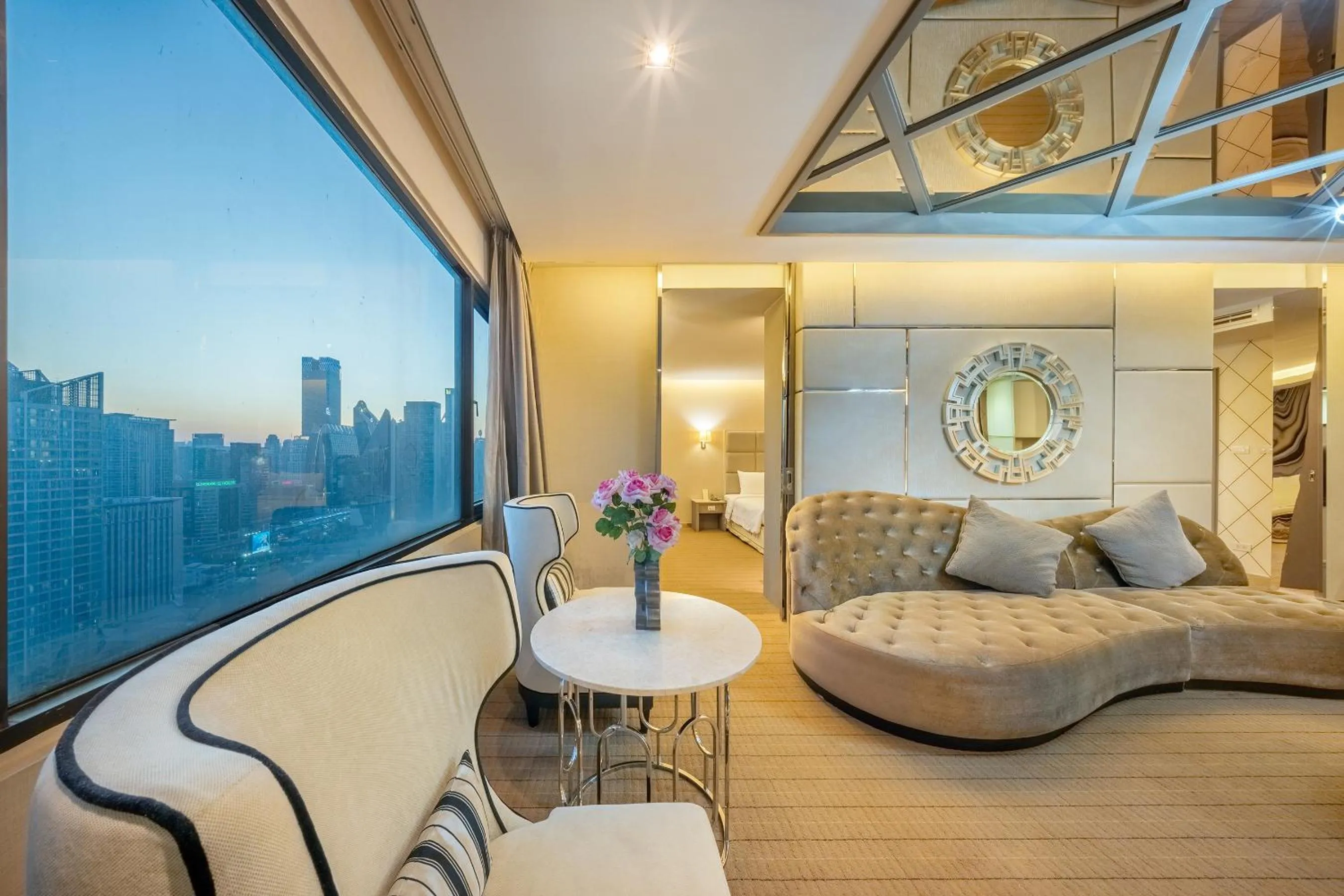 Living room in Royal Benja Hotel - Big Room Family-Friendly