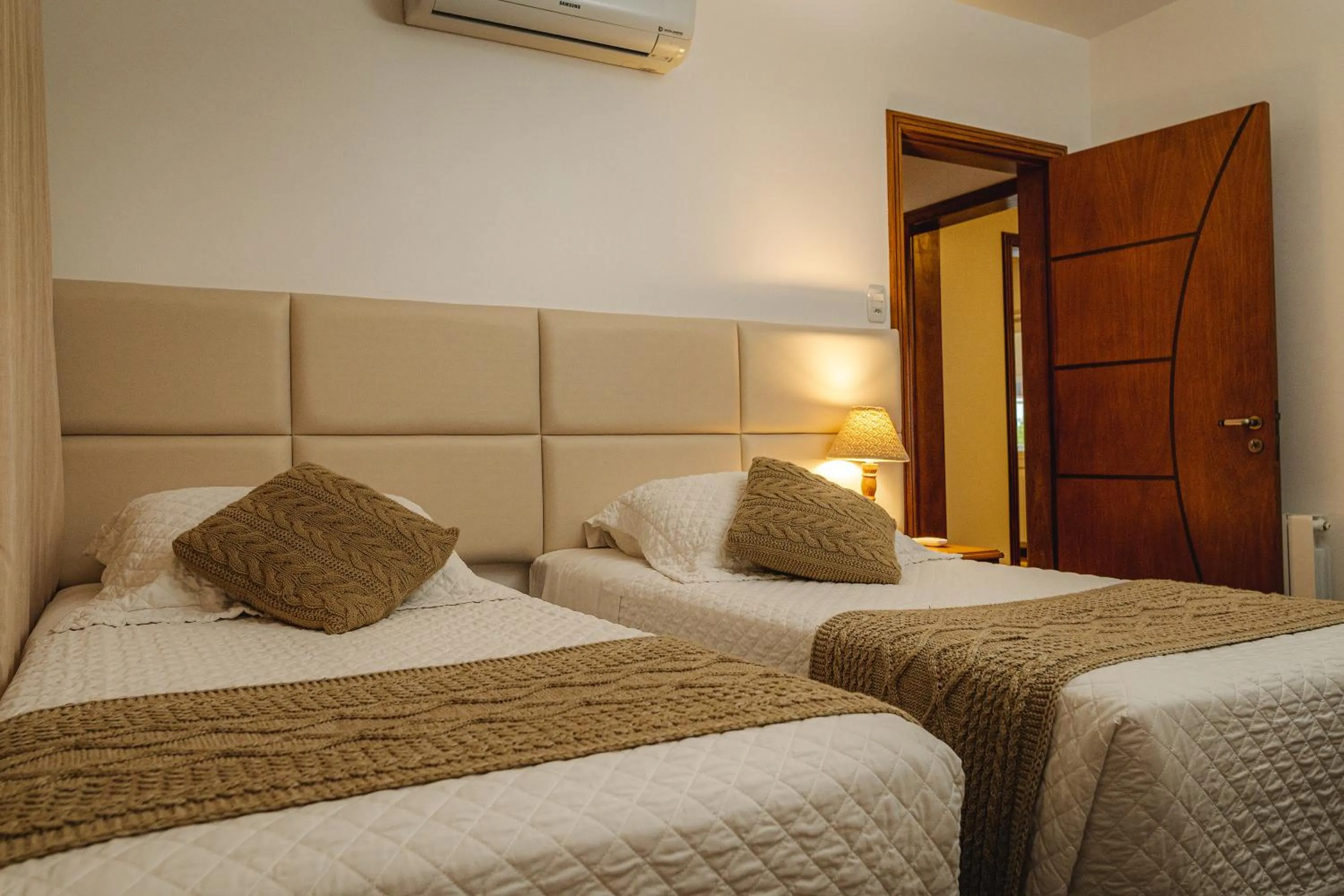 Bedroom, Bed in Micheline Hotel Tricot - ao lado da Rua Coberta