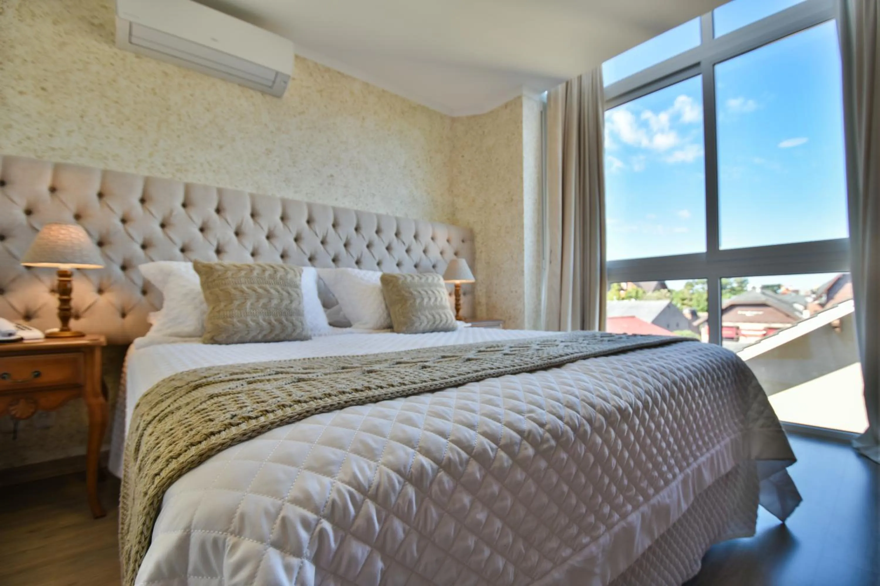 Bed in Micheline Hotel Tricot - ao lado da Rua Coberta