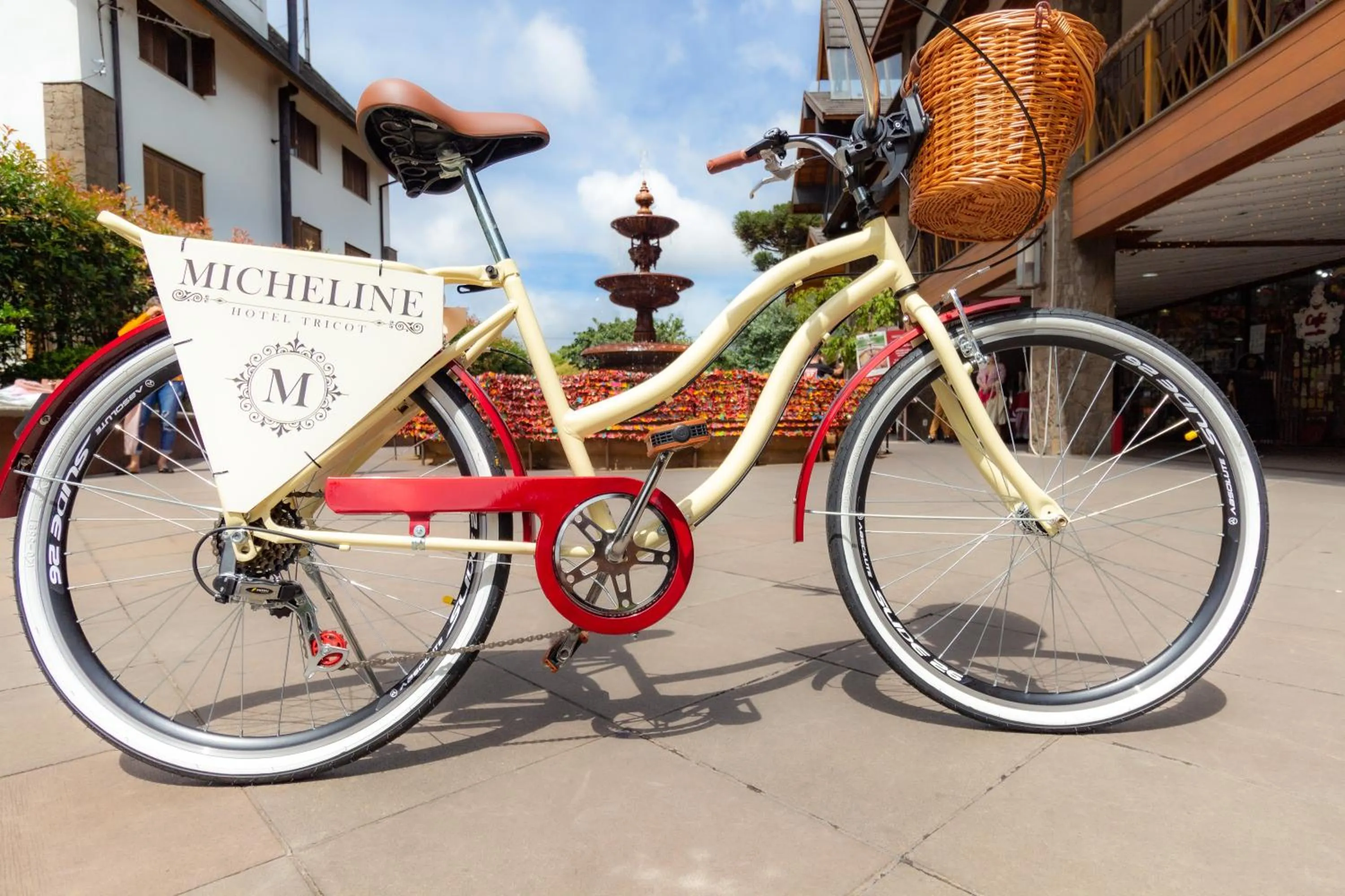 Entertainment in Micheline Hotel Tricot - ao lado da Rua Coberta