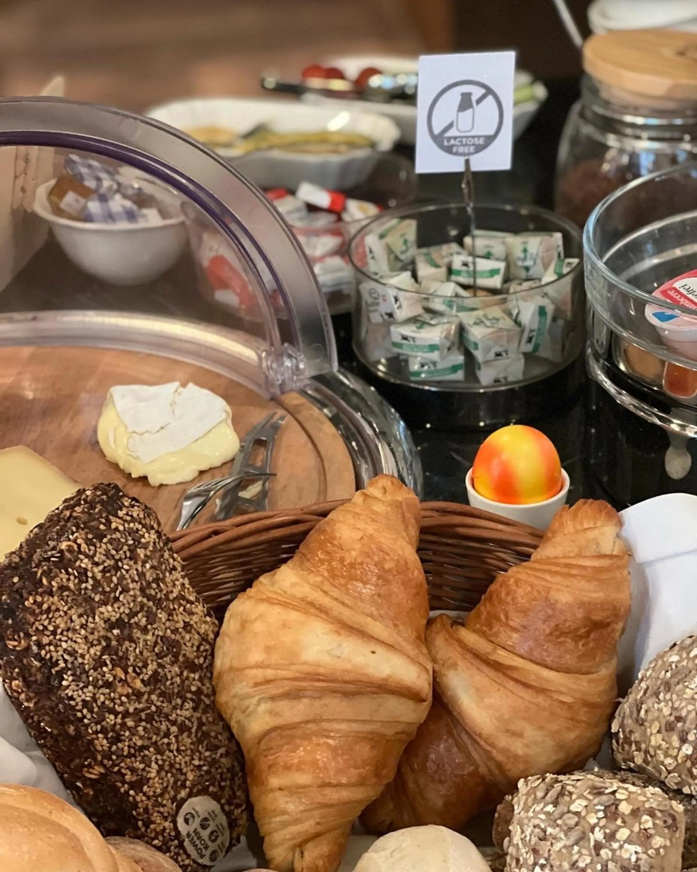 Buffet breakfast in PLATZHIRSCH ZÜRICH - Downtown Boutique Hotel & Sushi Lounge