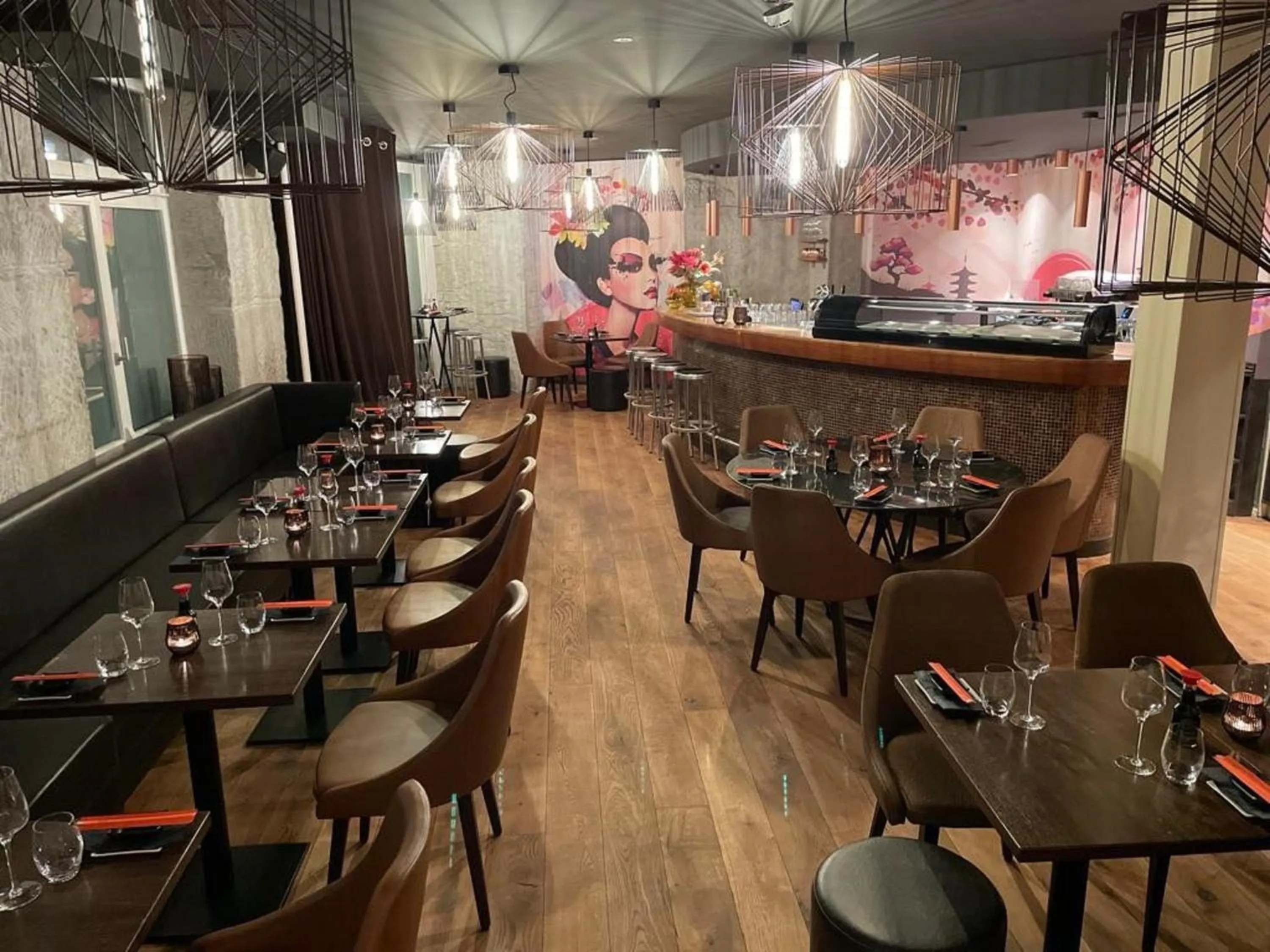 Restaurant/places to eat in PLATZHIRSCH ZÜRICH - Downtown Boutique Hotel & Sushi Lounge