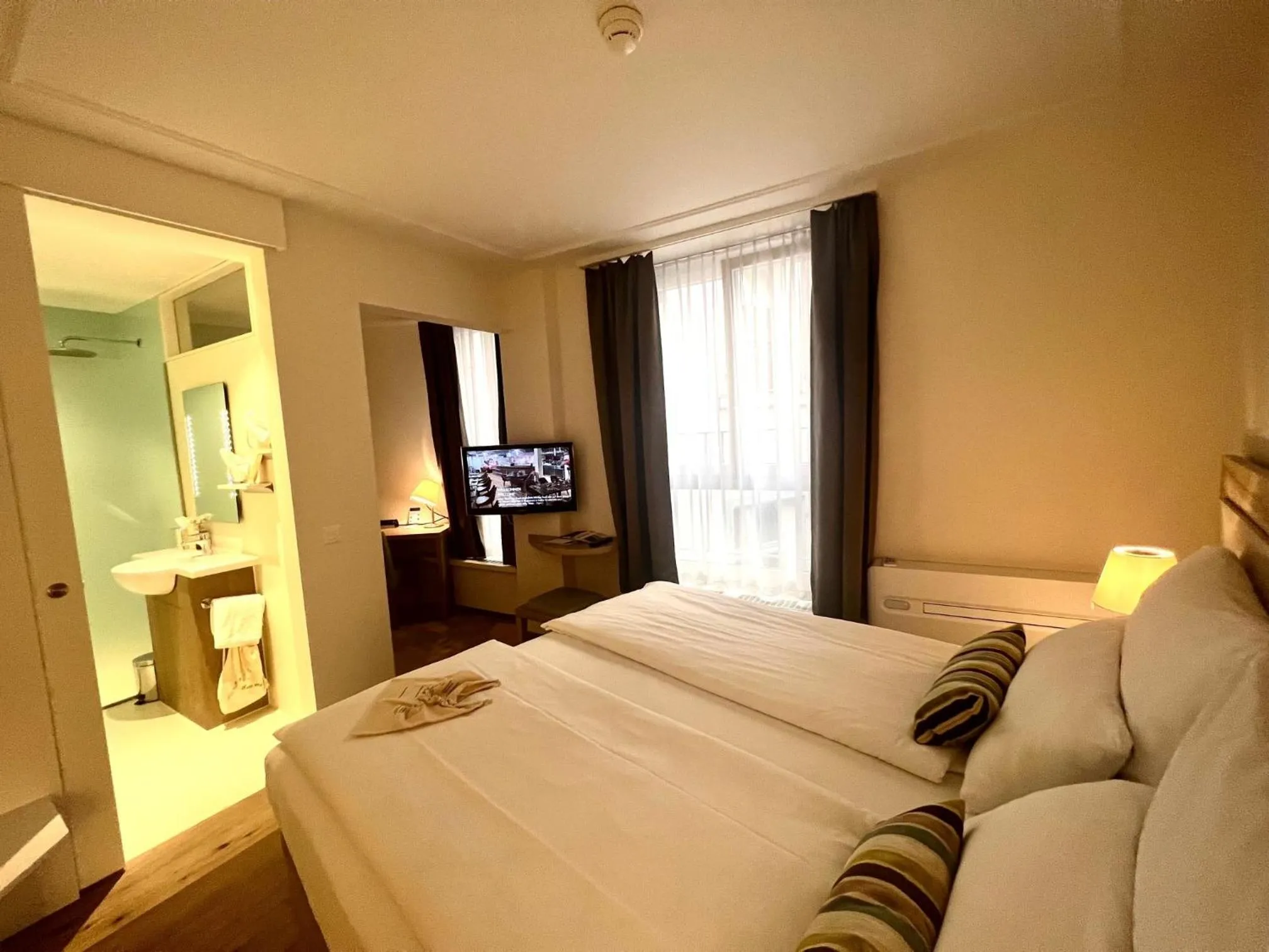 Bed in PLATZHIRSCH ZÜRICH - Downtown Boutique Hotel & Sushi Lounge