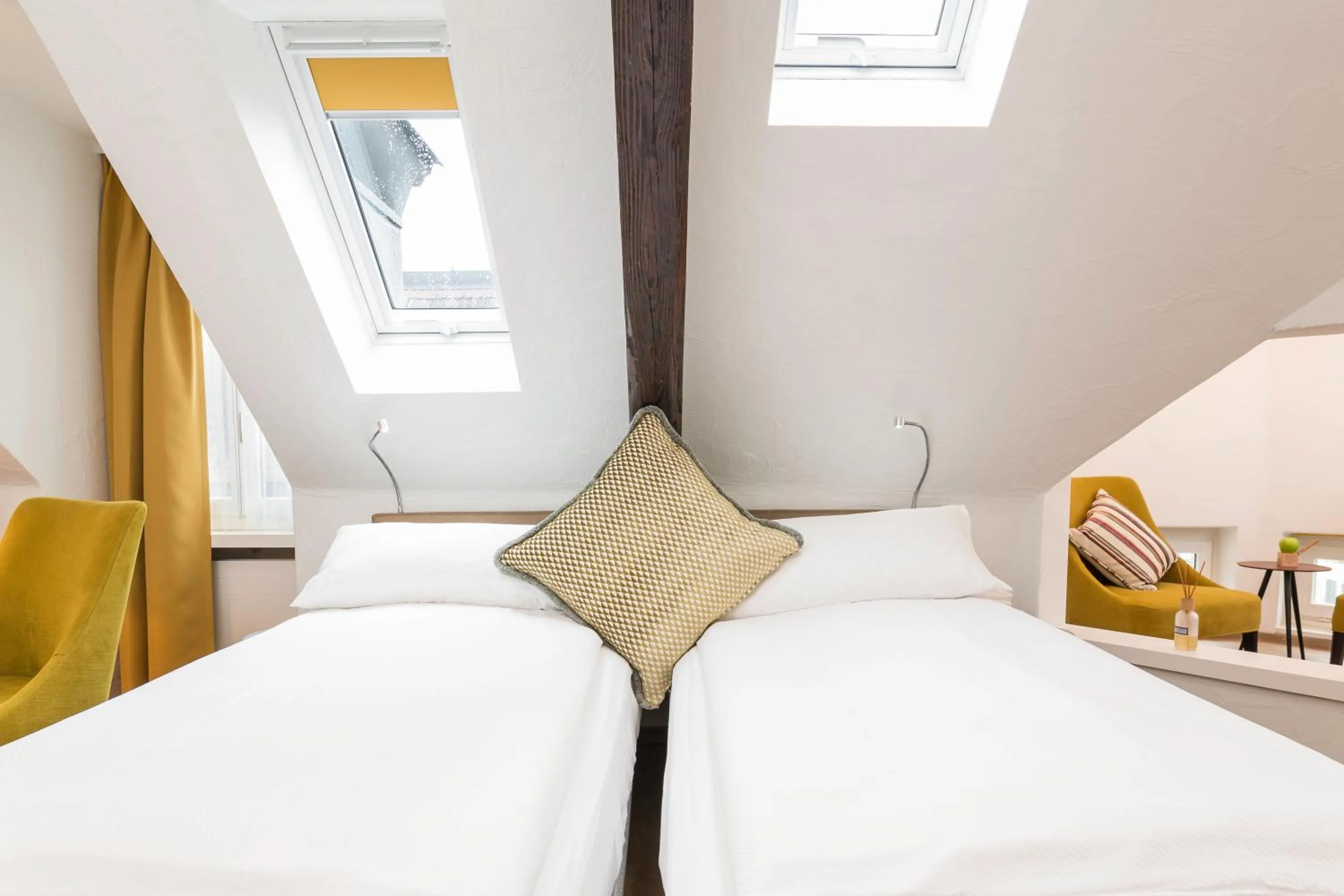 Photo of the whole room, Bed in PLATZHIRSCH ZÜRICH - Downtown Boutique Hotel & Sushi Lounge