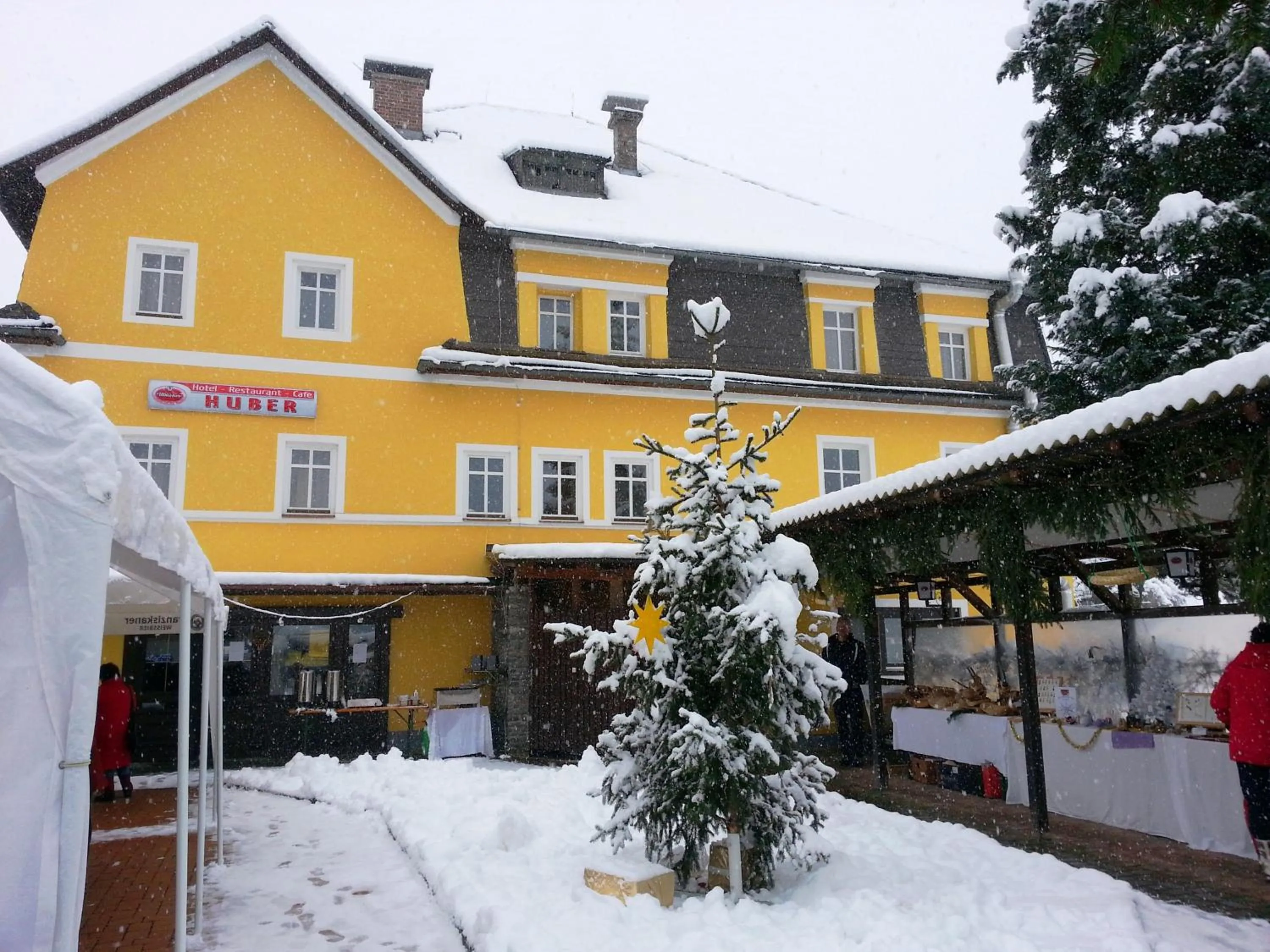 Facade/entrance in Hotel Villa Huber