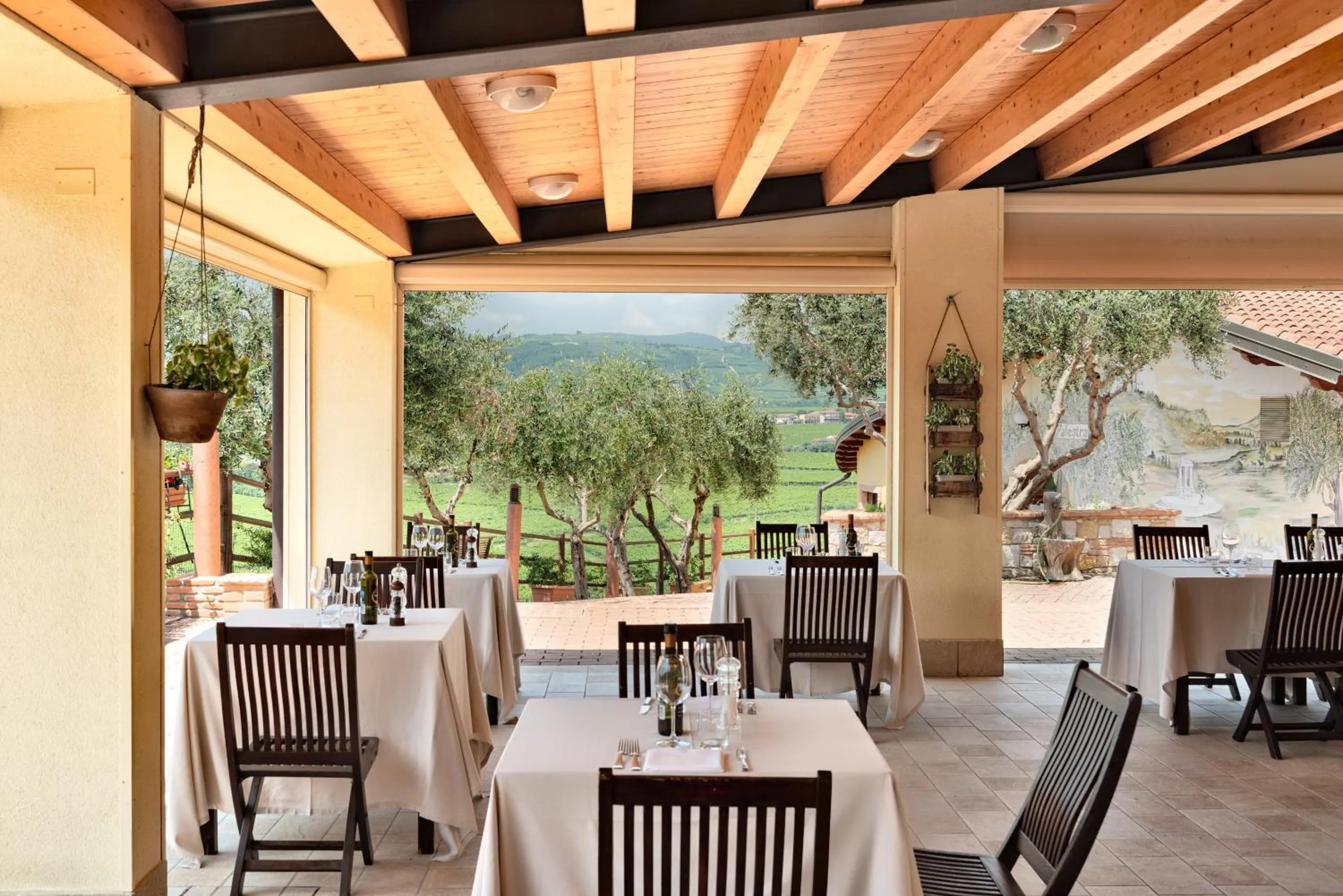 Restaurant/places to eat in Sporting Hotel San Felice