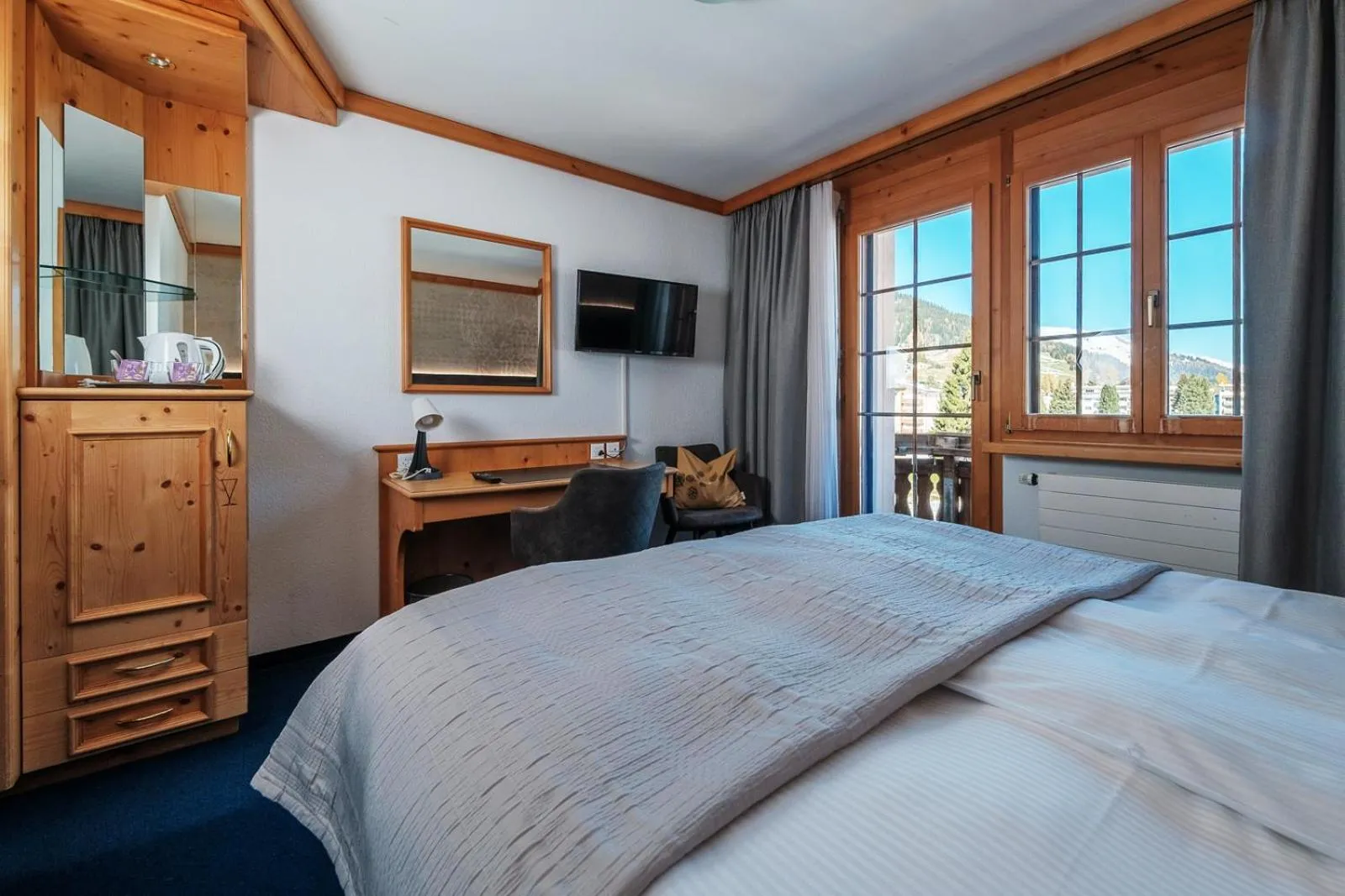 Bedroom, Bed in Hotel Bünda Davos