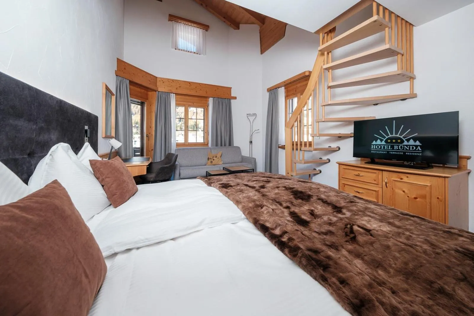 Bedroom, Bed in Hotel Bünda Davos