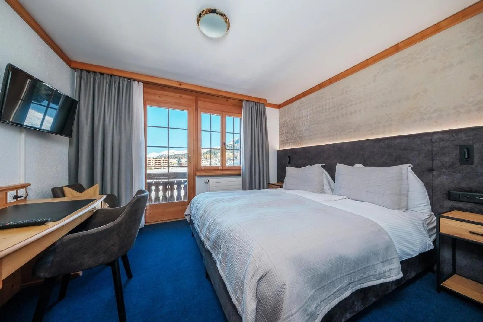 Bedroom, Bed in Hotel Bünda Davos