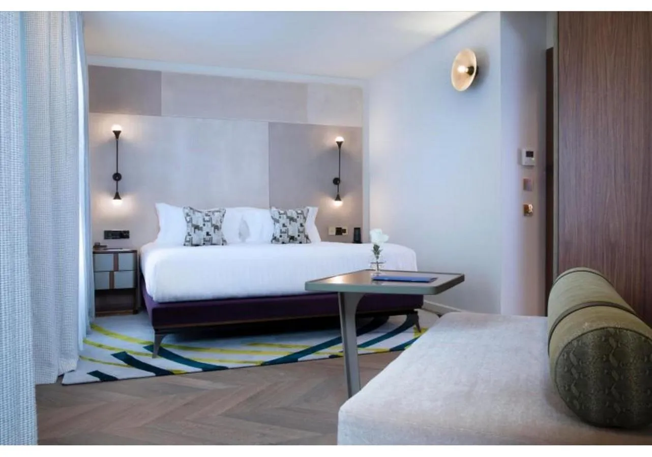 Bed in Maison Bréguet