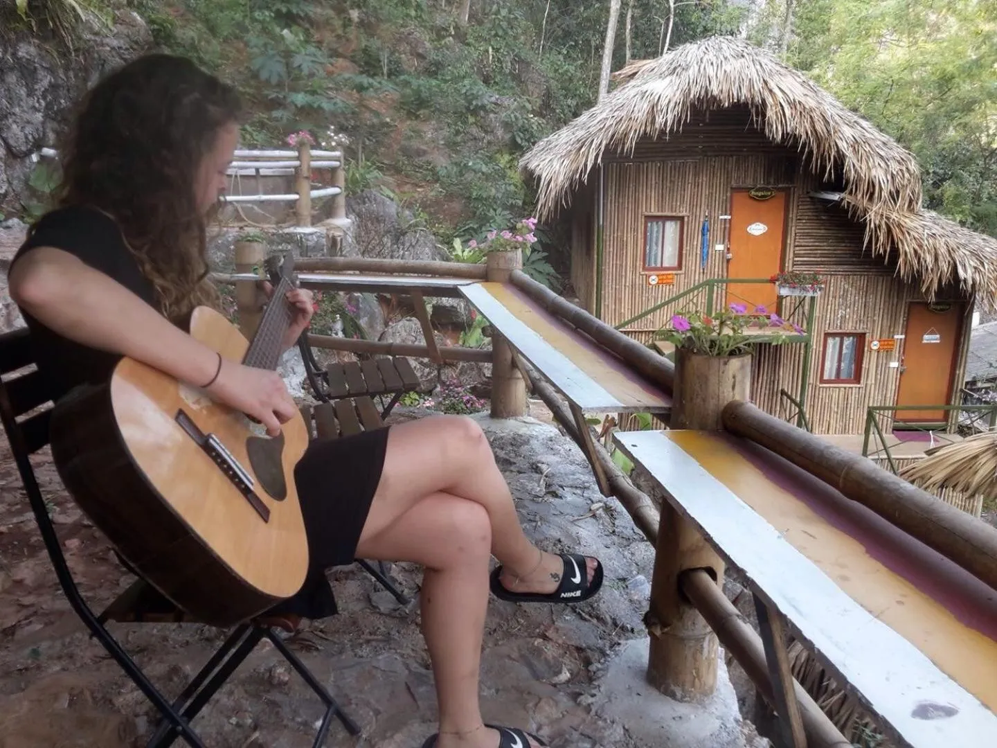 Balcony/Terrace in Green Hill Hostel & Tour
