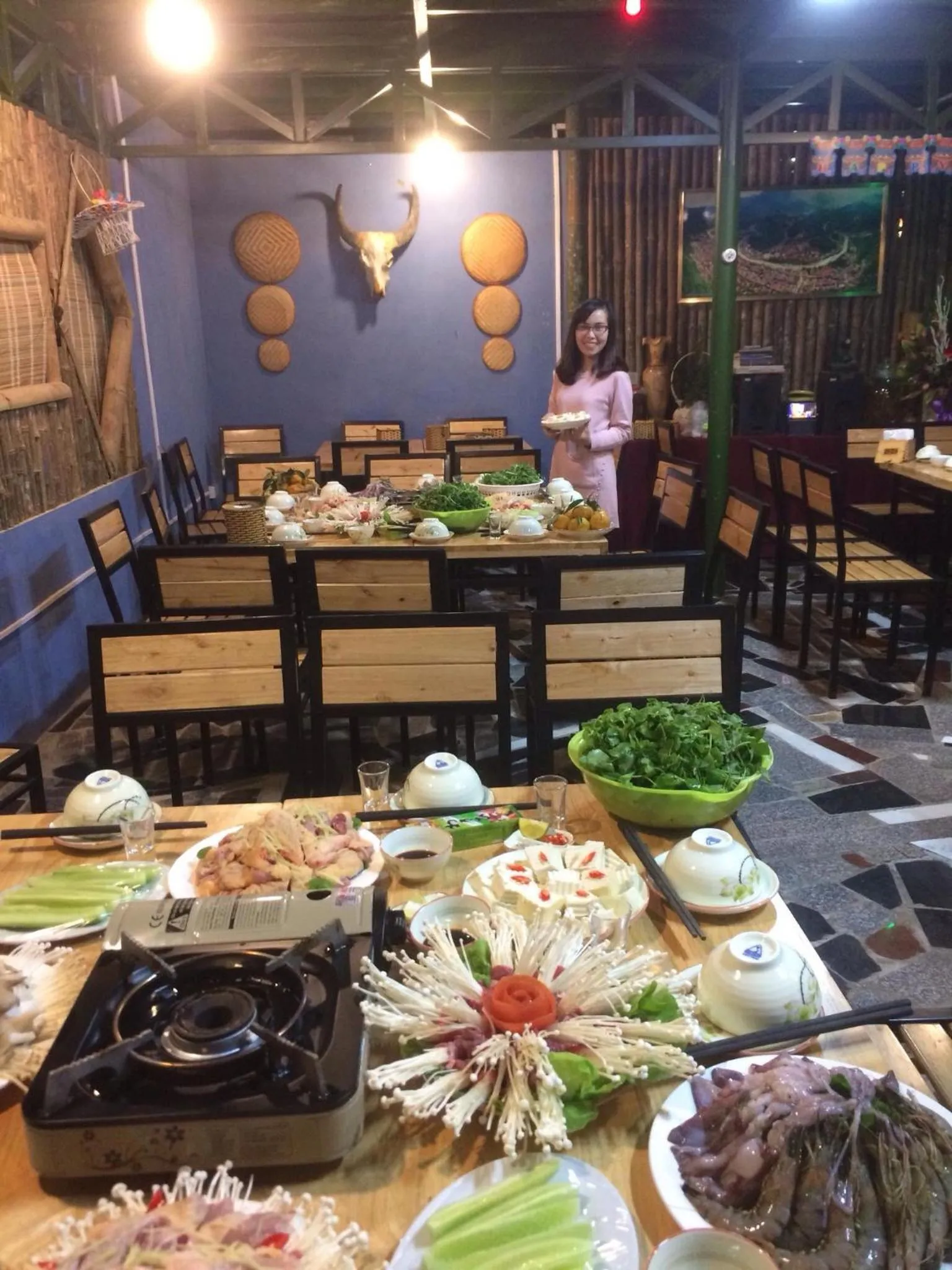 Restaurant/places to eat in Green Hill Hostel & Tour