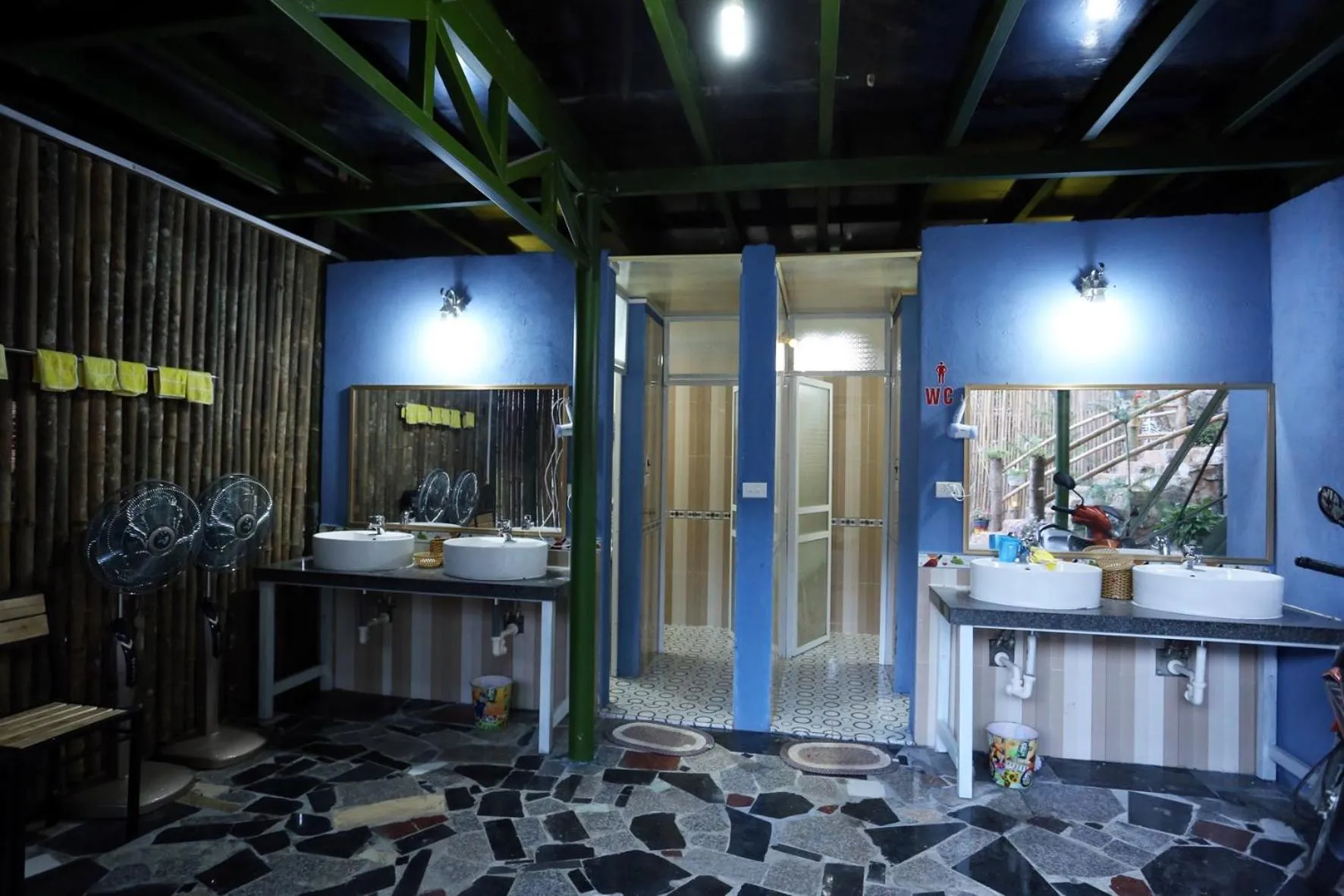 Bathroom in Green Hill Hostel & Tour