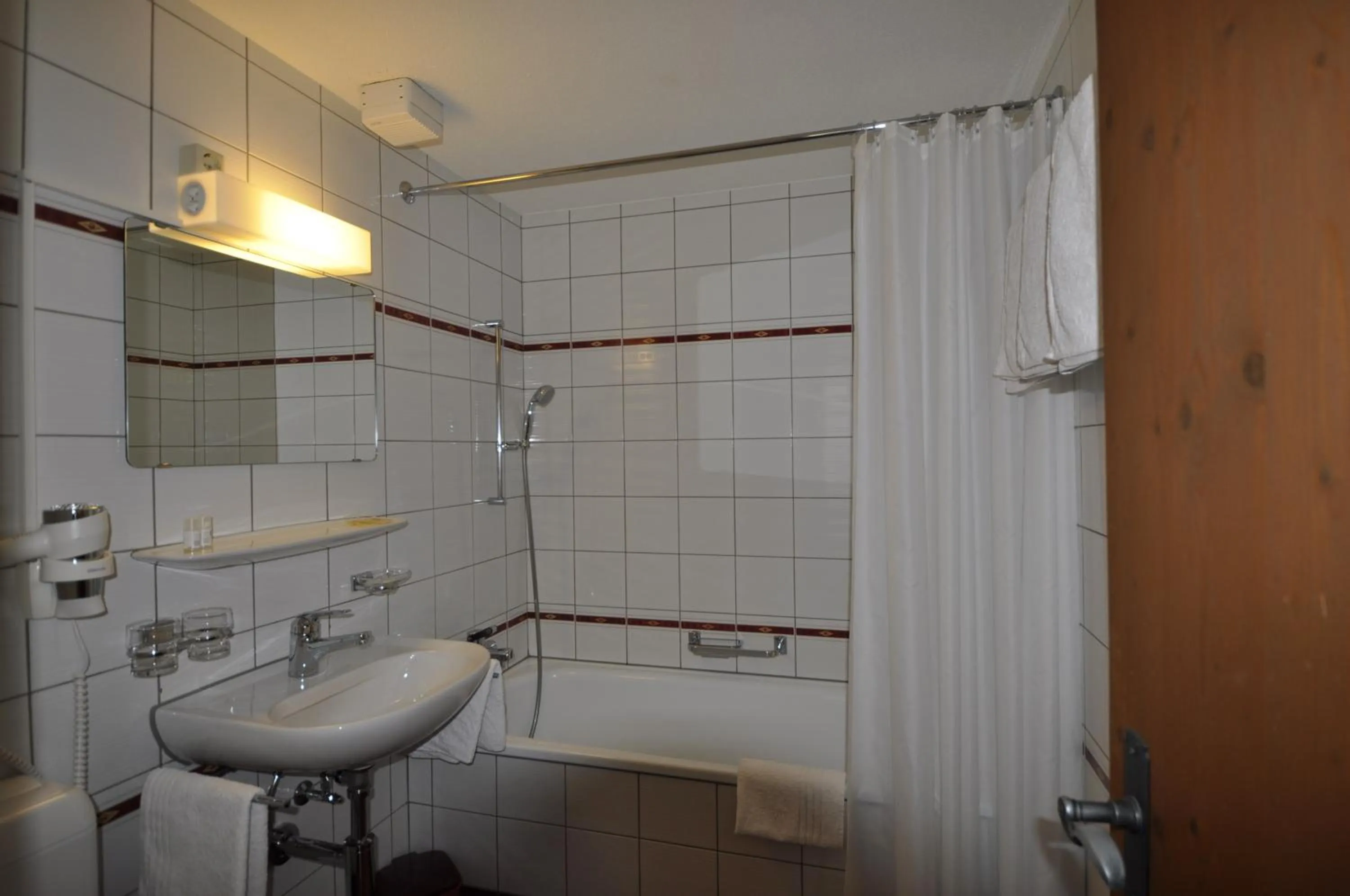 Bathroom in Gasthaus Skiklub