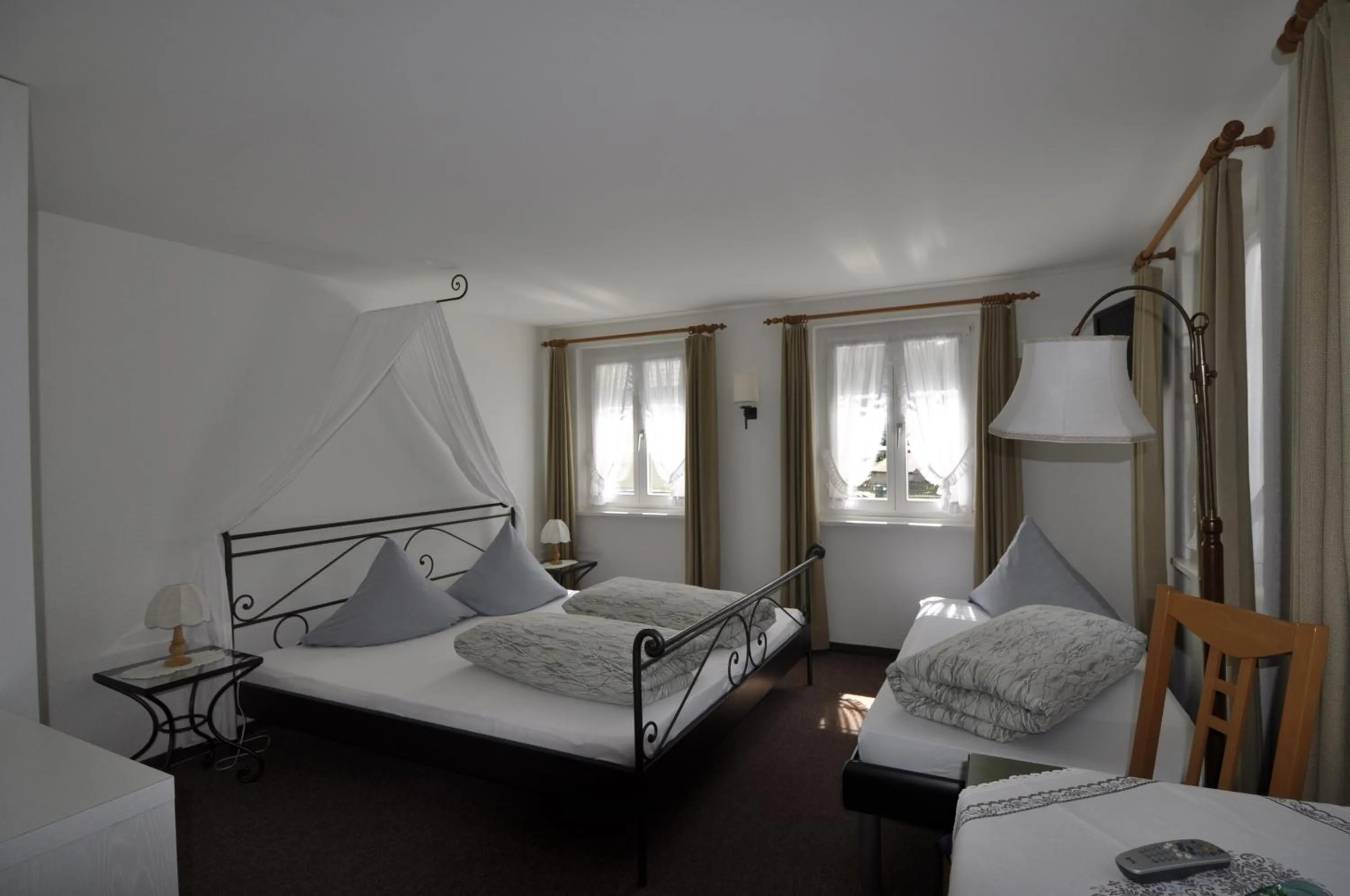 Photo of the whole room, Bed in Gasthaus Skiklub