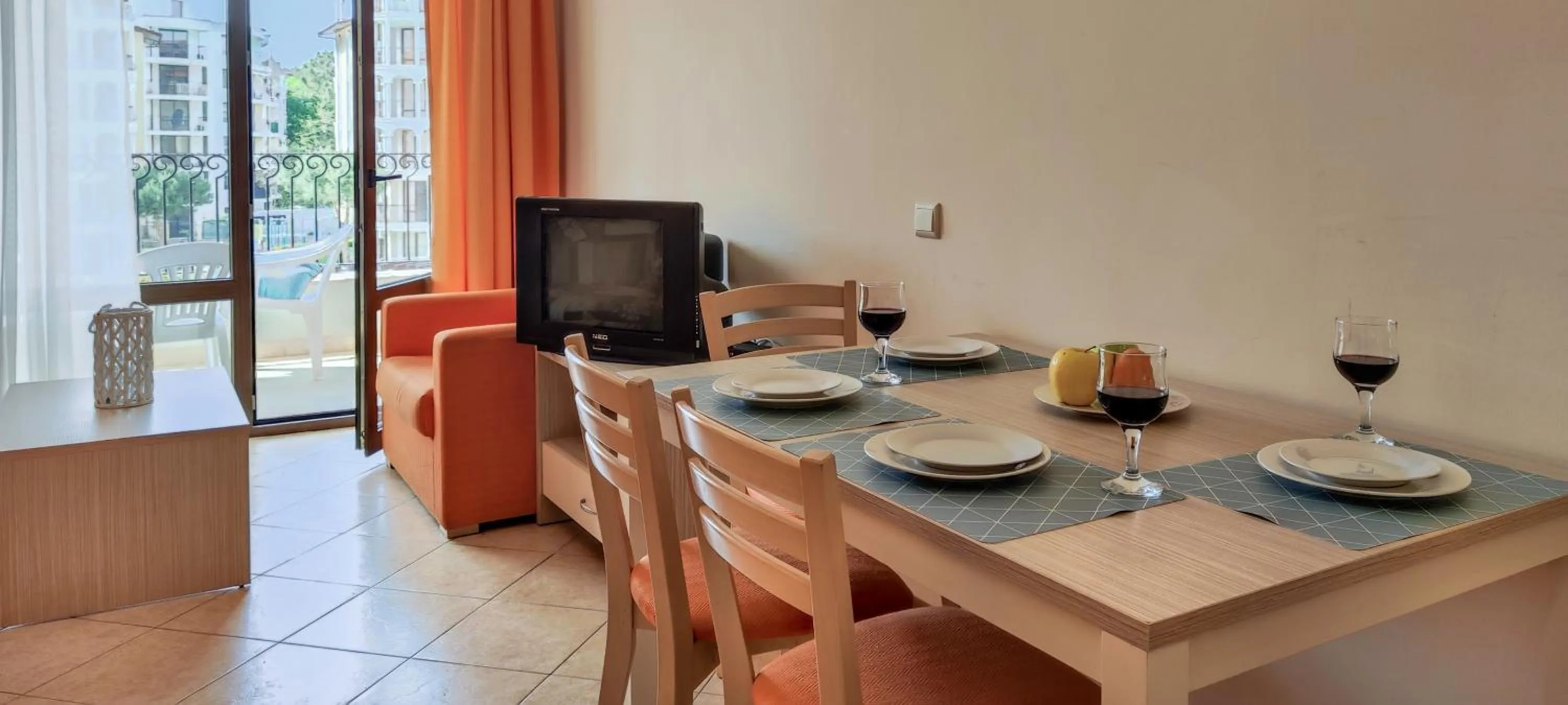 TV and multimedia in Royal Sun Apartments