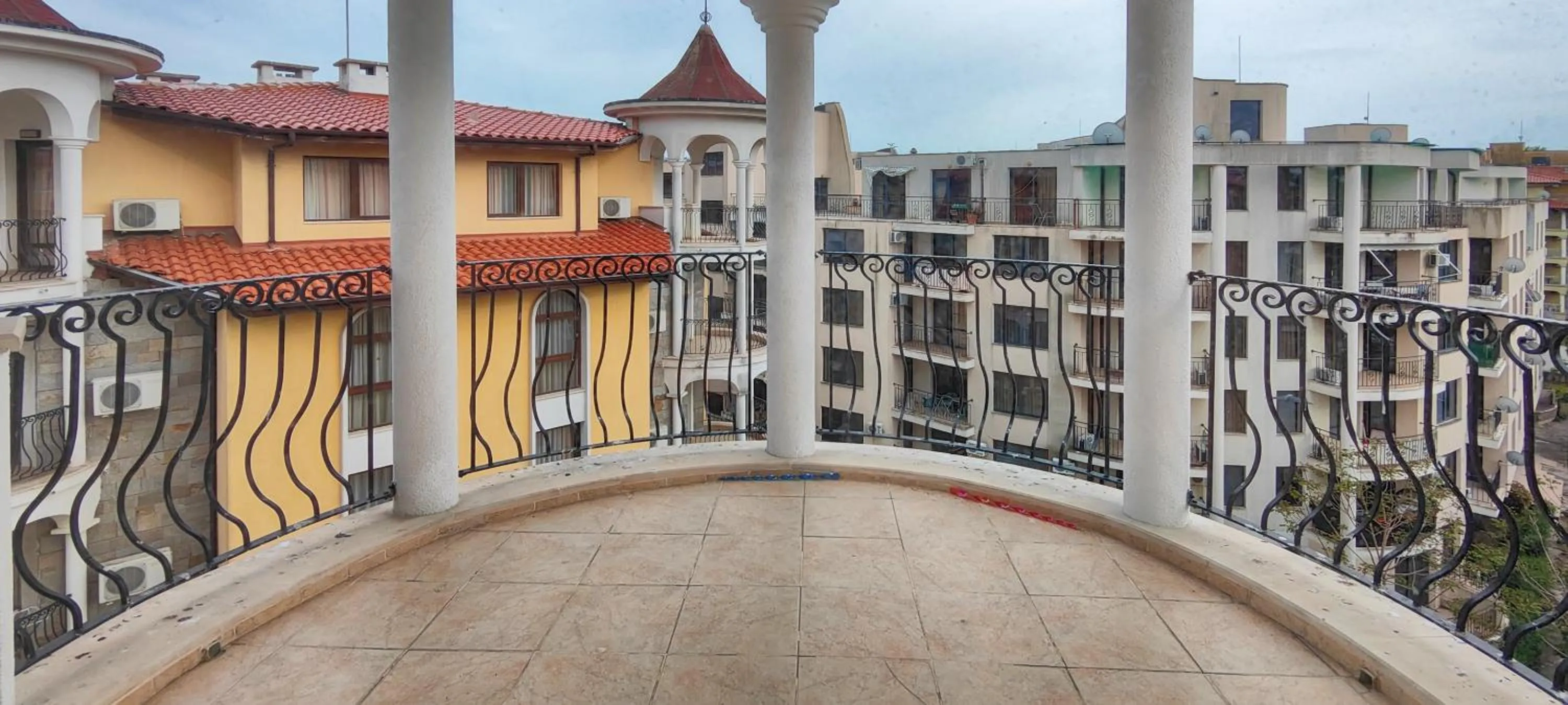 Balcony/Terrace in Royal Sun Apartments