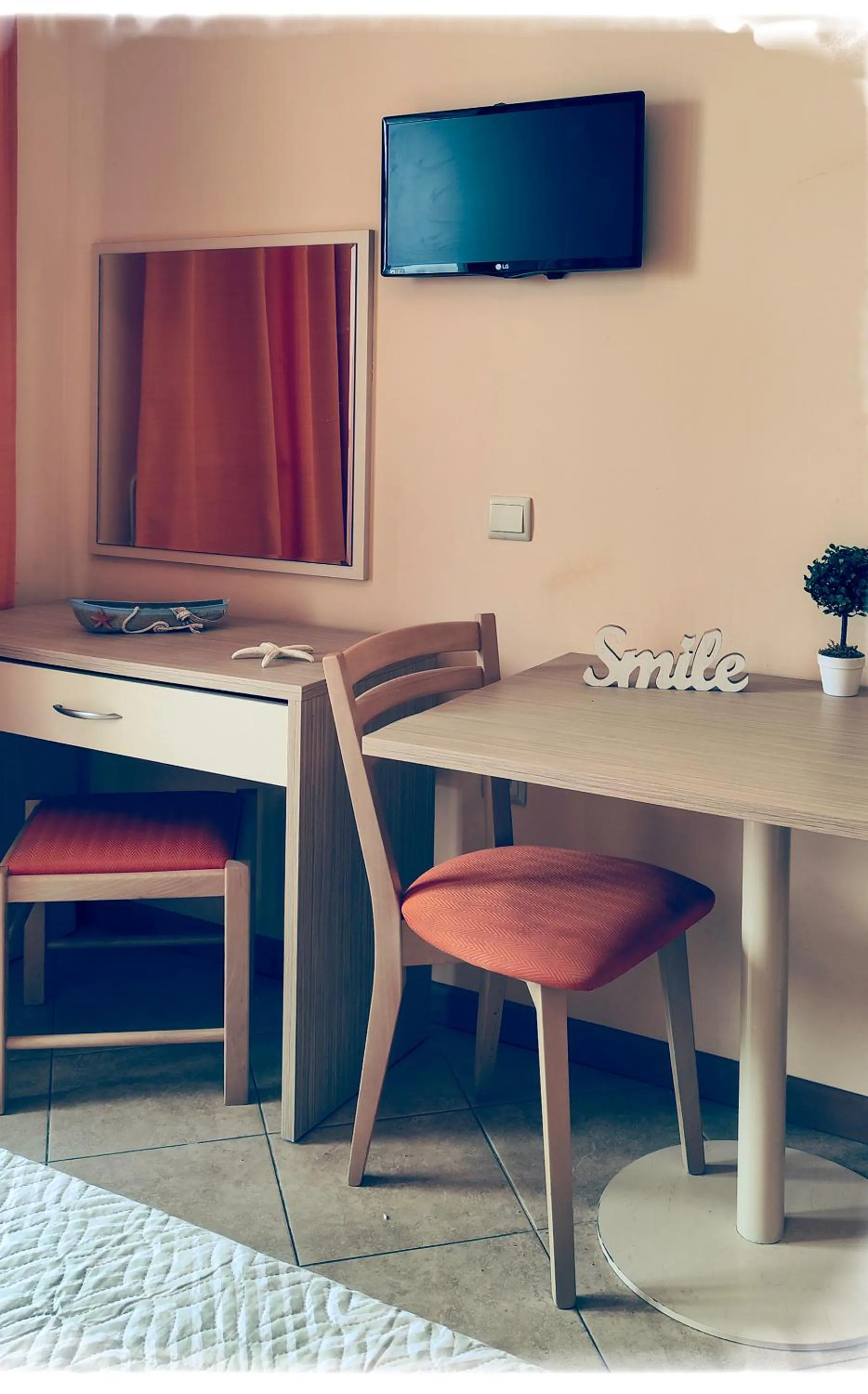 TV and multimedia in Royal Sun Apartments