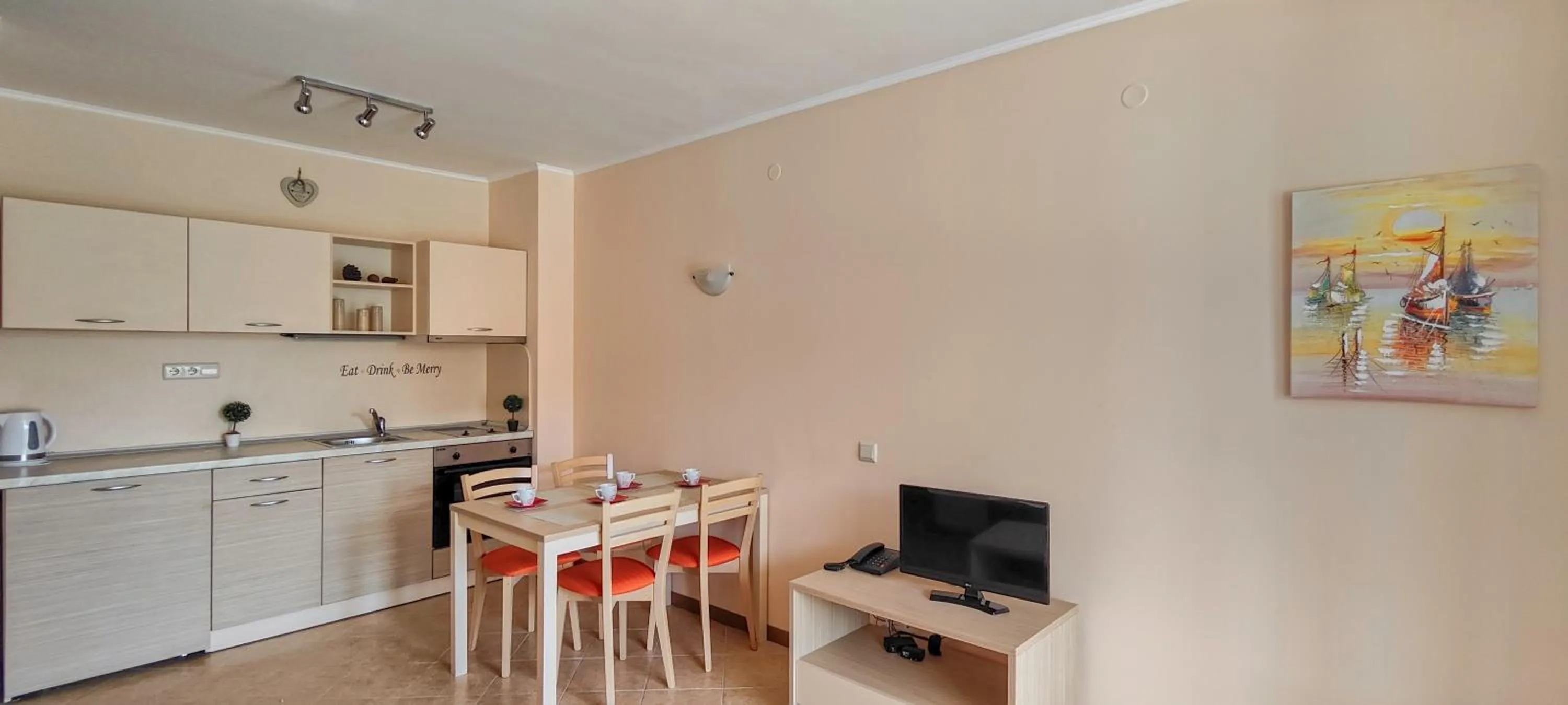 TV and multimedia in Royal Sun Apartments