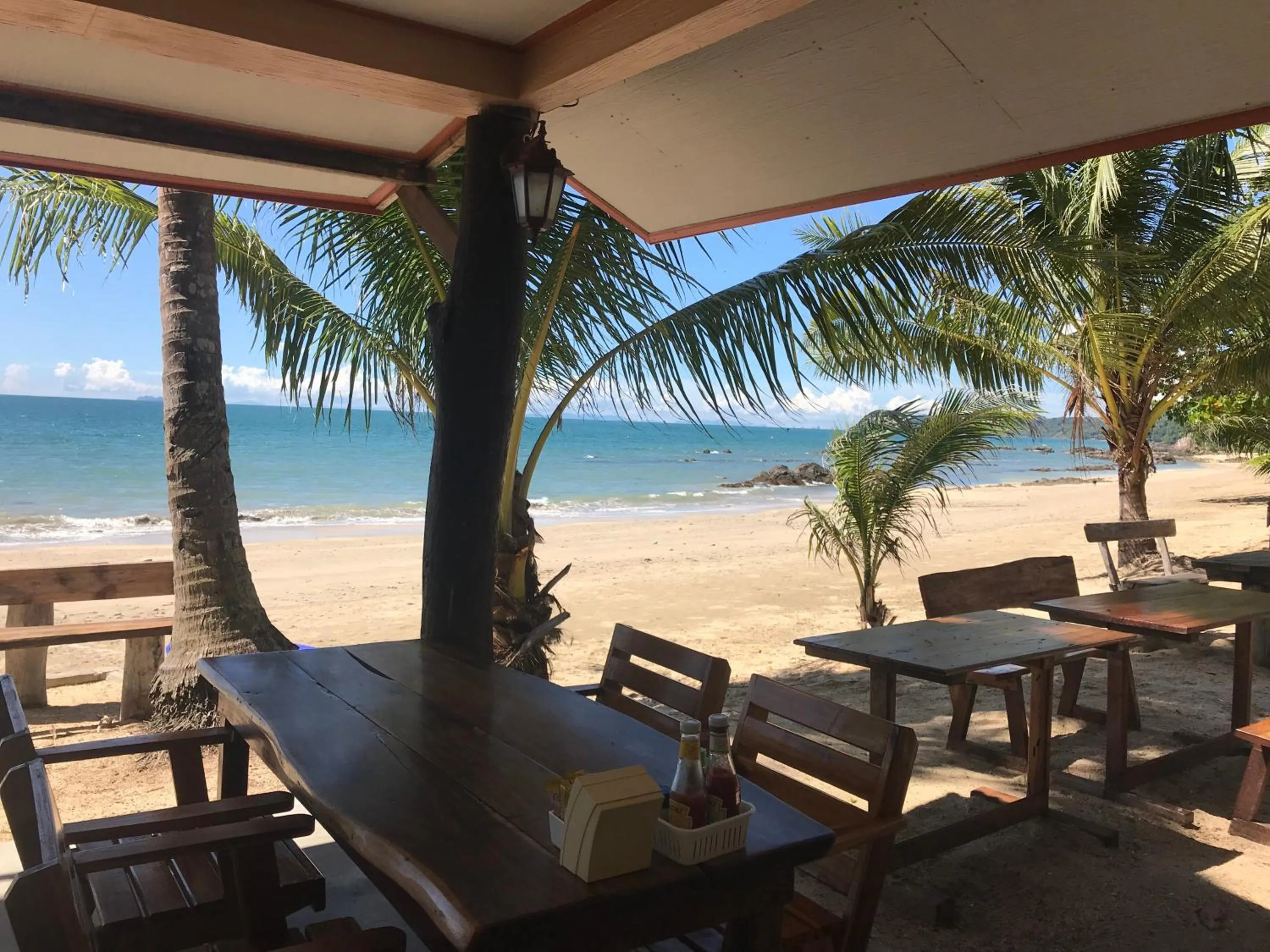 Restaurant/places to eat in Season Bungalow