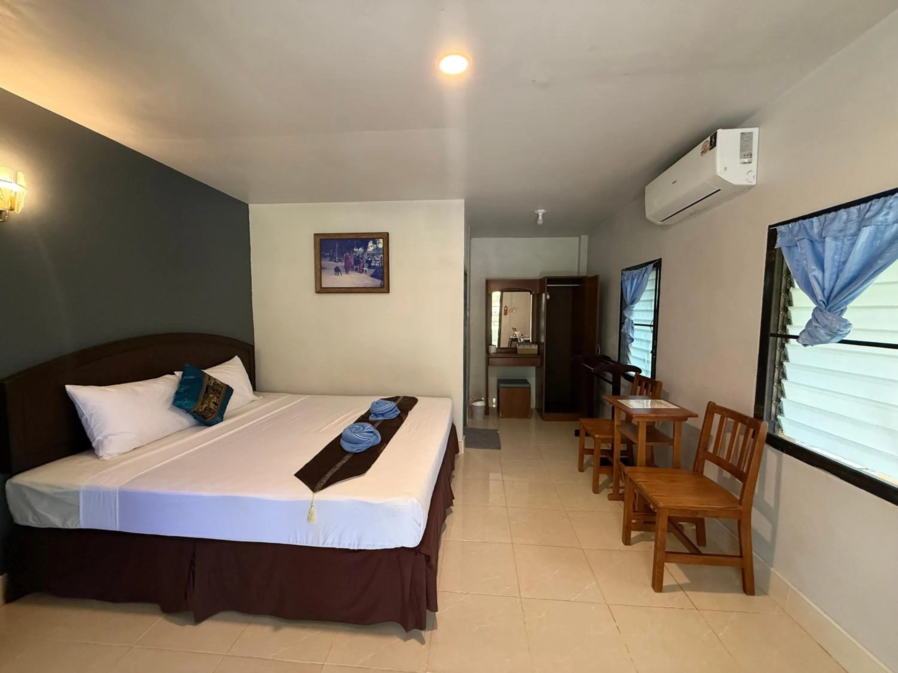 Bedroom, Bed in Season Bungalow