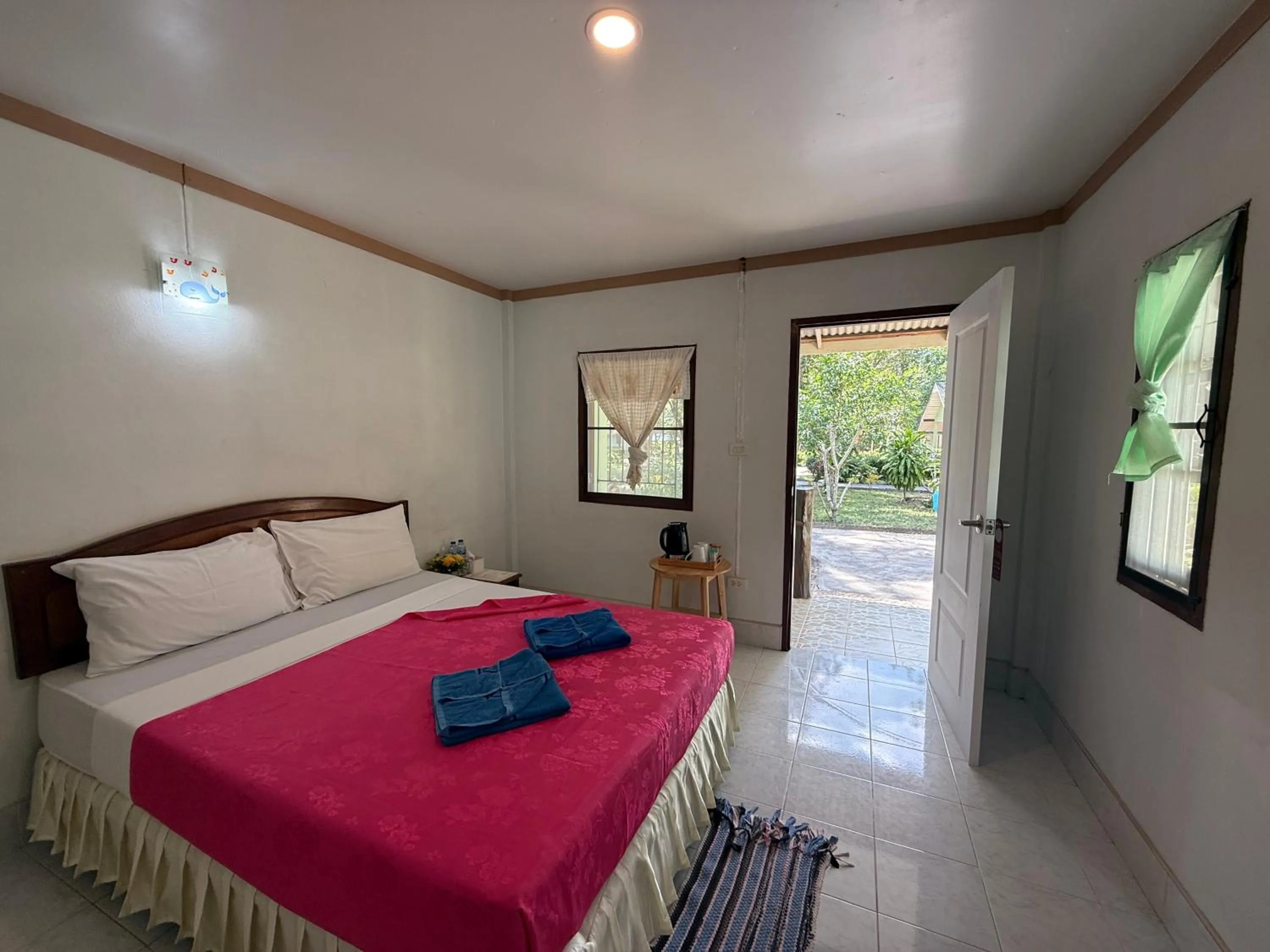 Bedroom, Bed in Season Bungalow