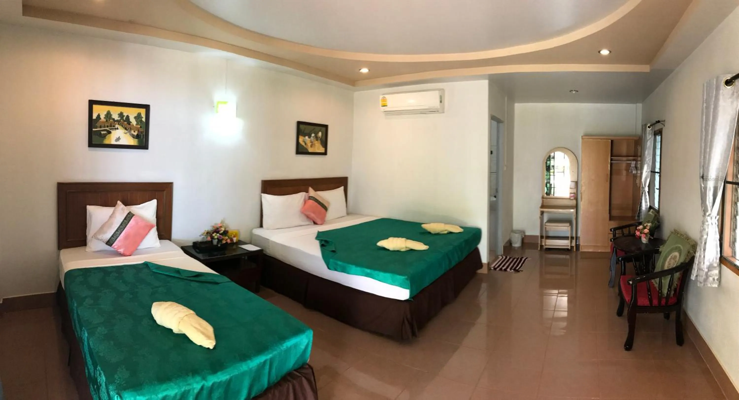 Bedroom, Bed in Season Bungalow