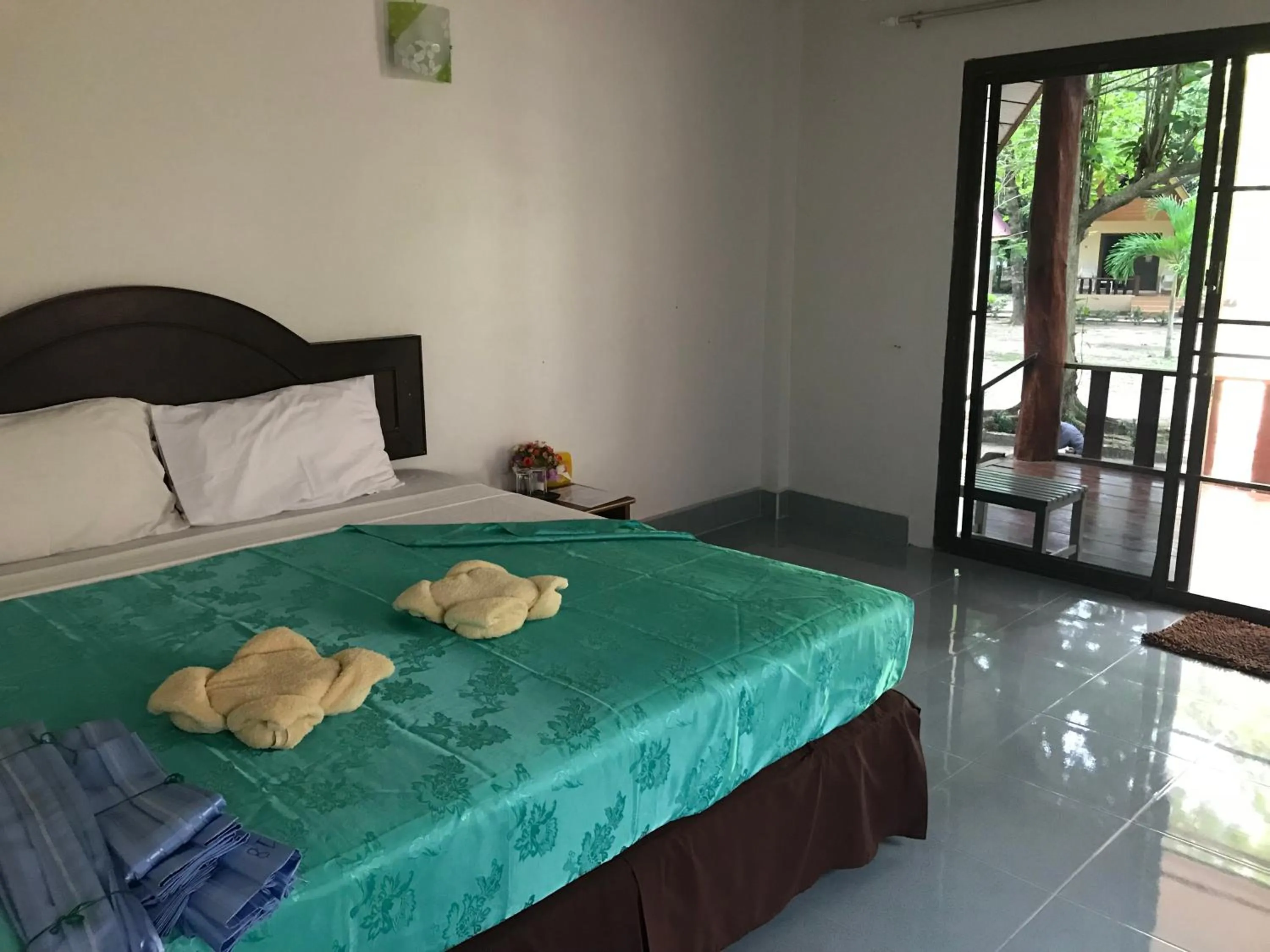 Bedroom, Bed in Season Bungalow