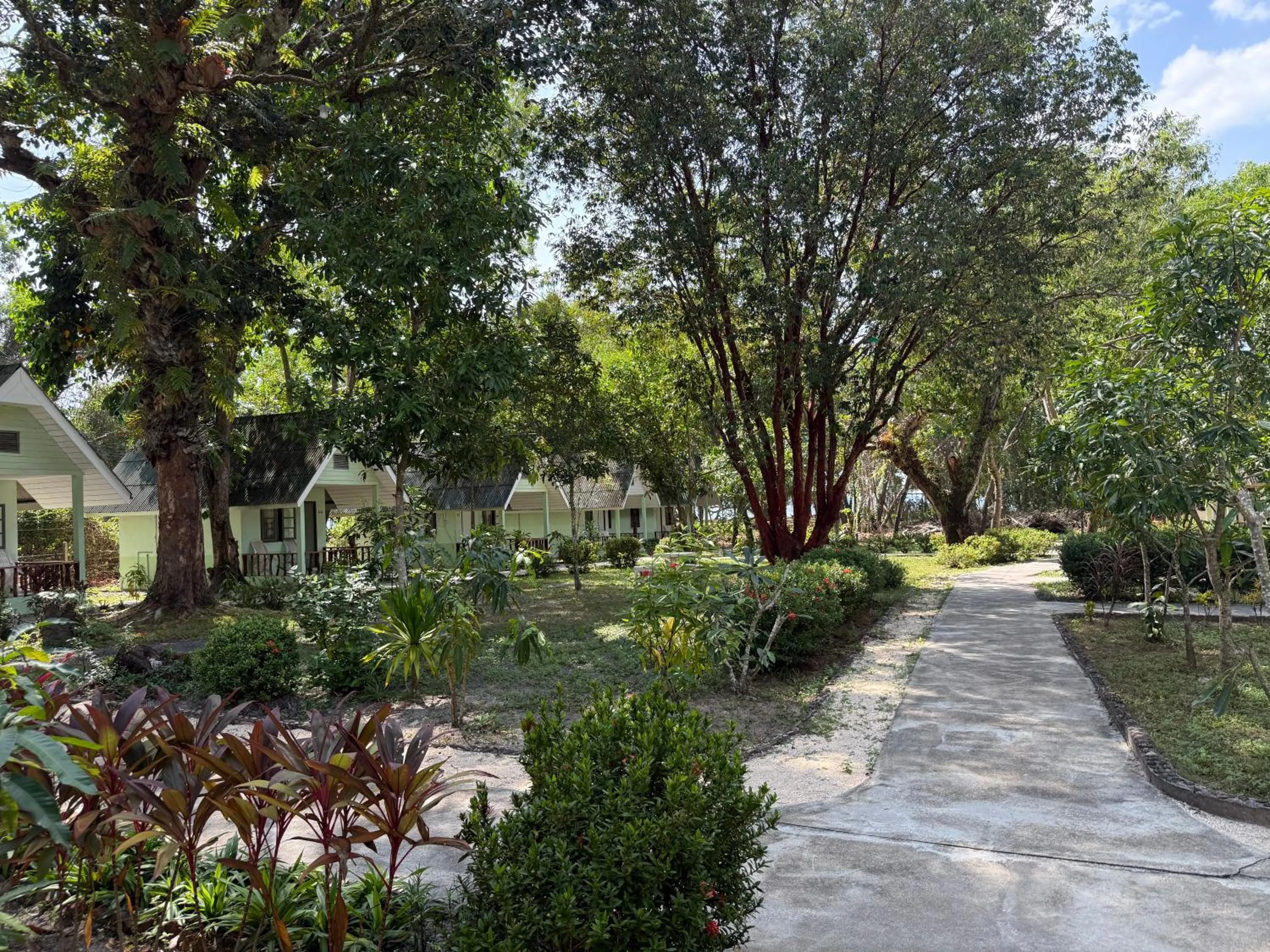 Garden view in Season Bungalow