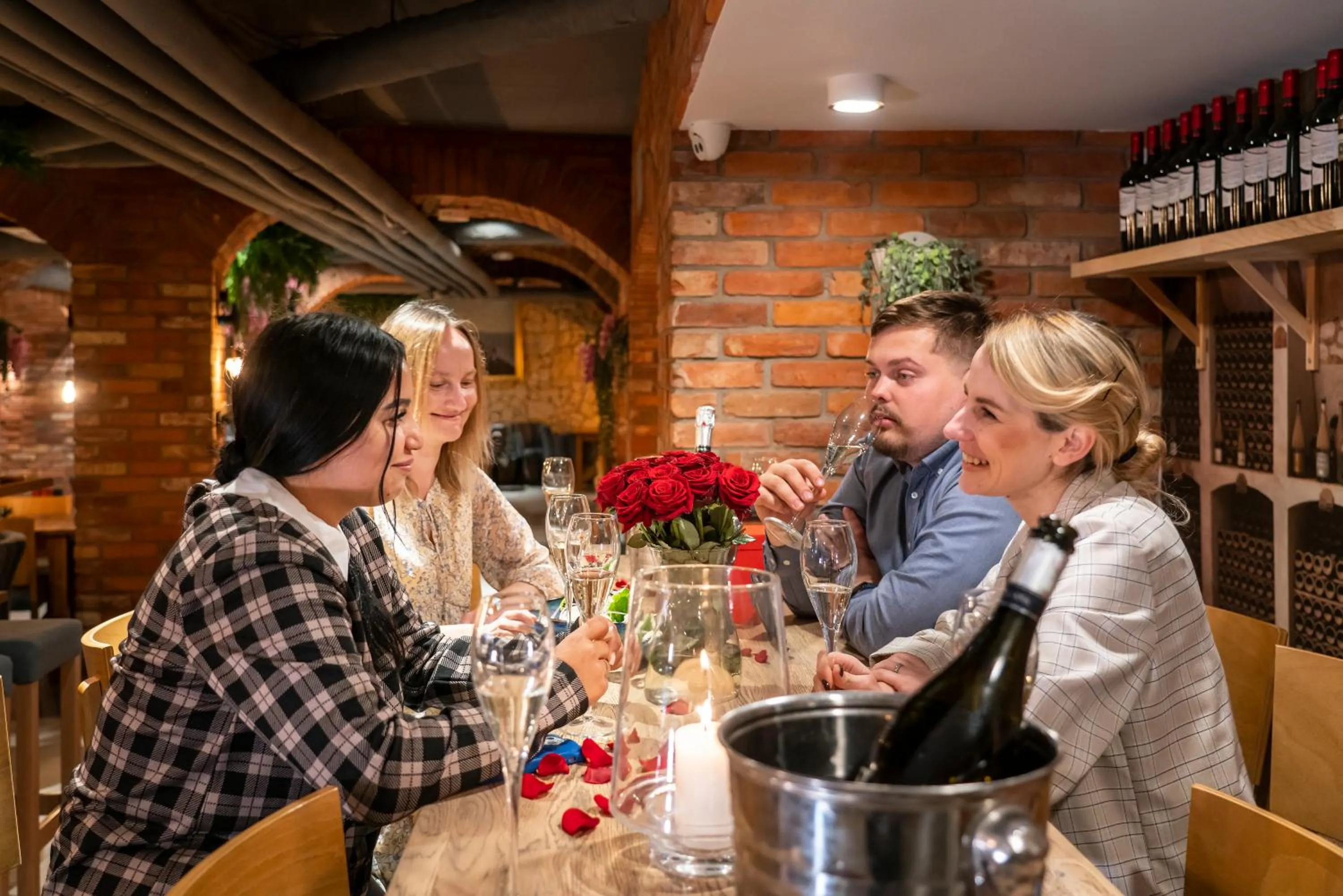 Restaurant/places to eat in Chrobry Apartamenty Gdańsk Grodzka 10