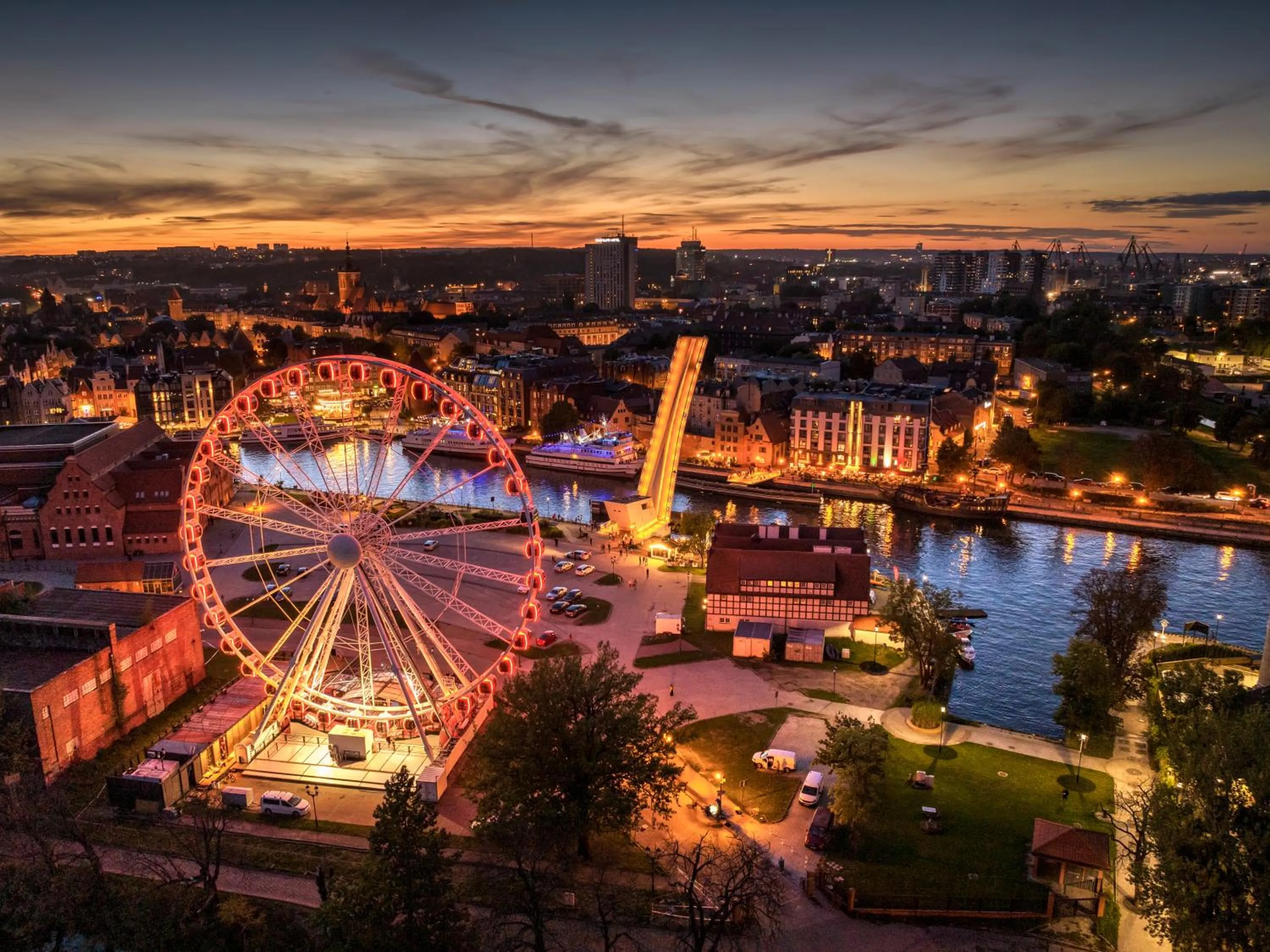 Property building in Chrobry Apartamenty Gdańsk Grodzka 10