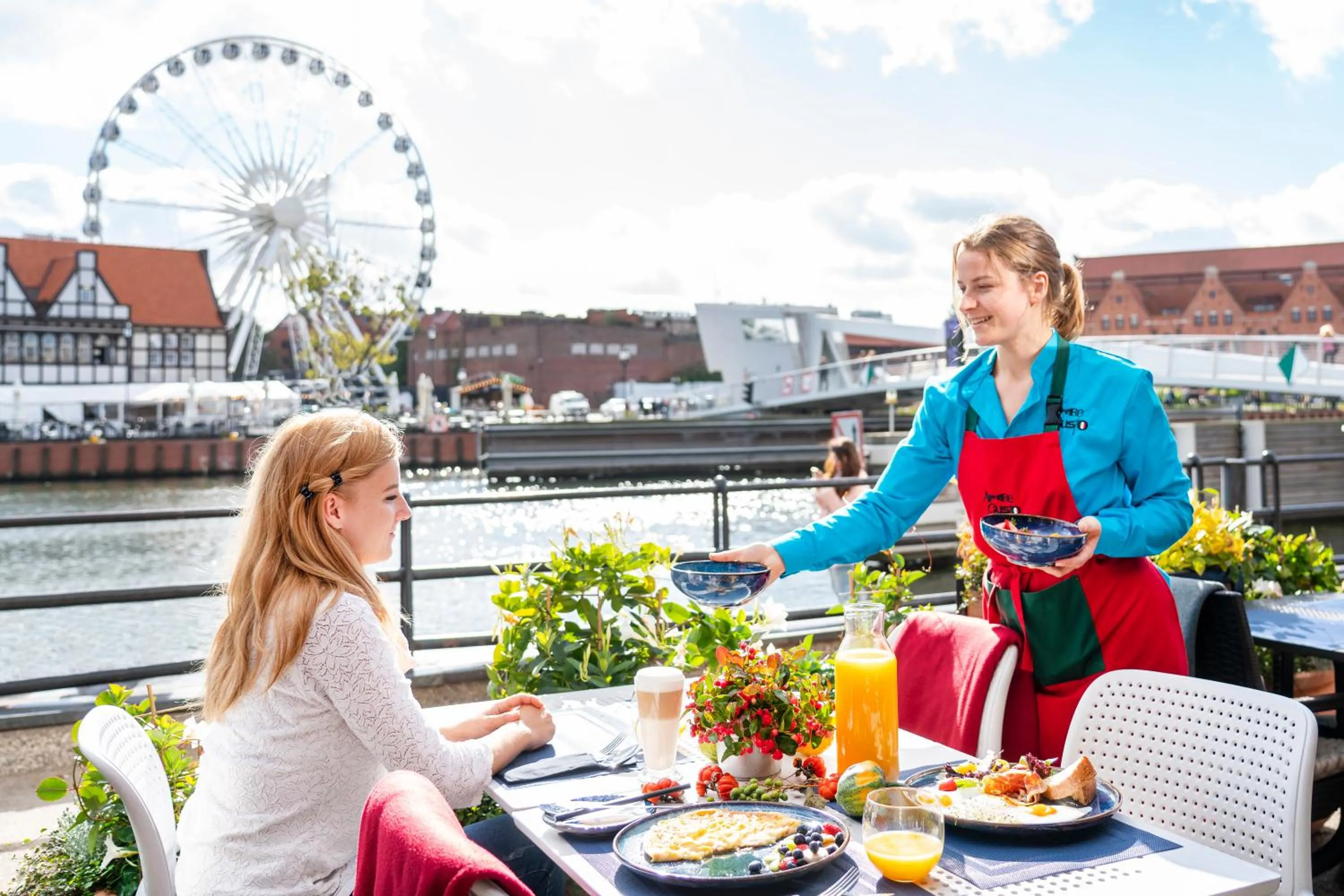 Restaurant/places to eat in Chrobry Apartamenty Gdańsk Grodzka 10