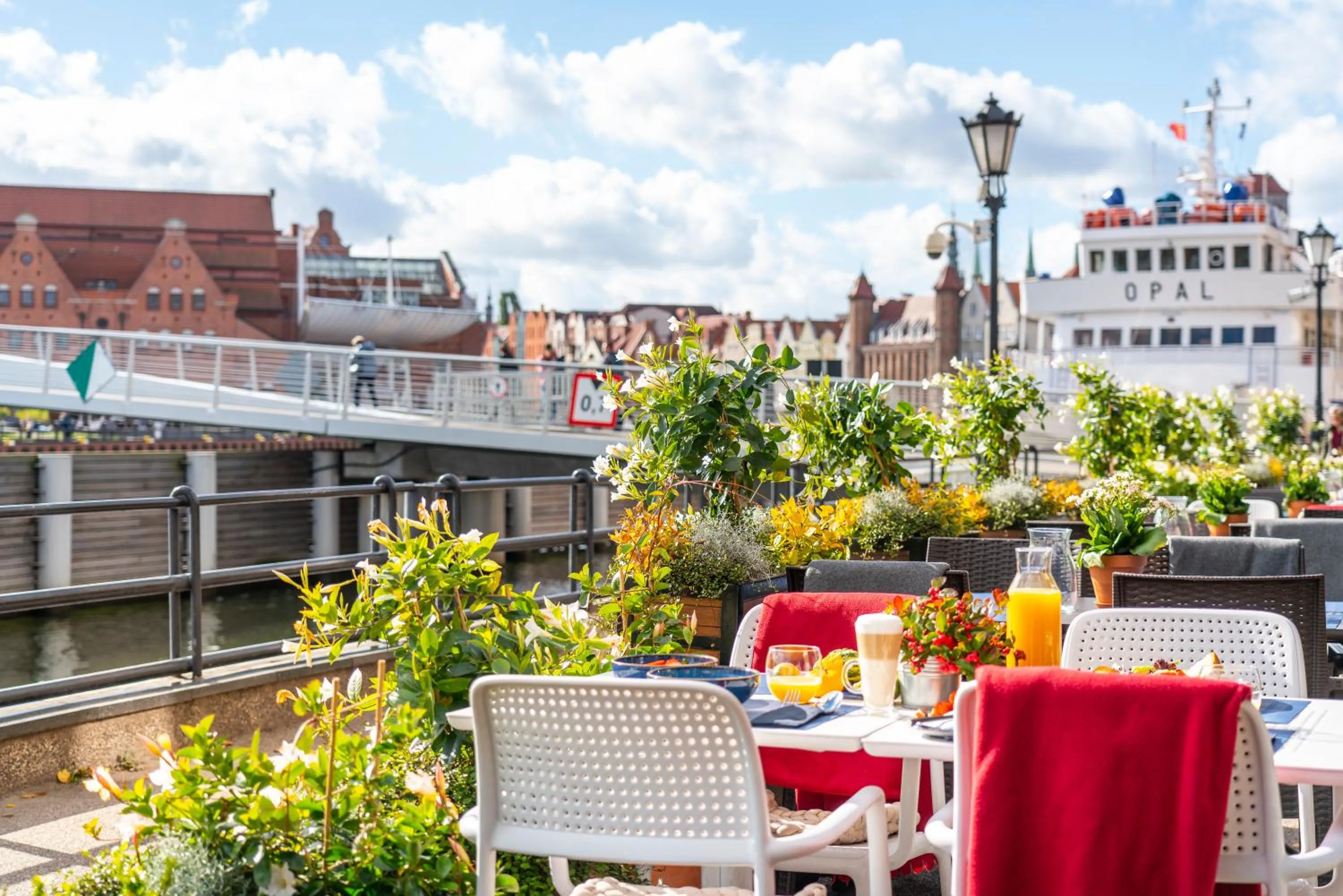 Restaurant/places to eat in Chrobry Apartamenty Gdańsk Grodzka 10