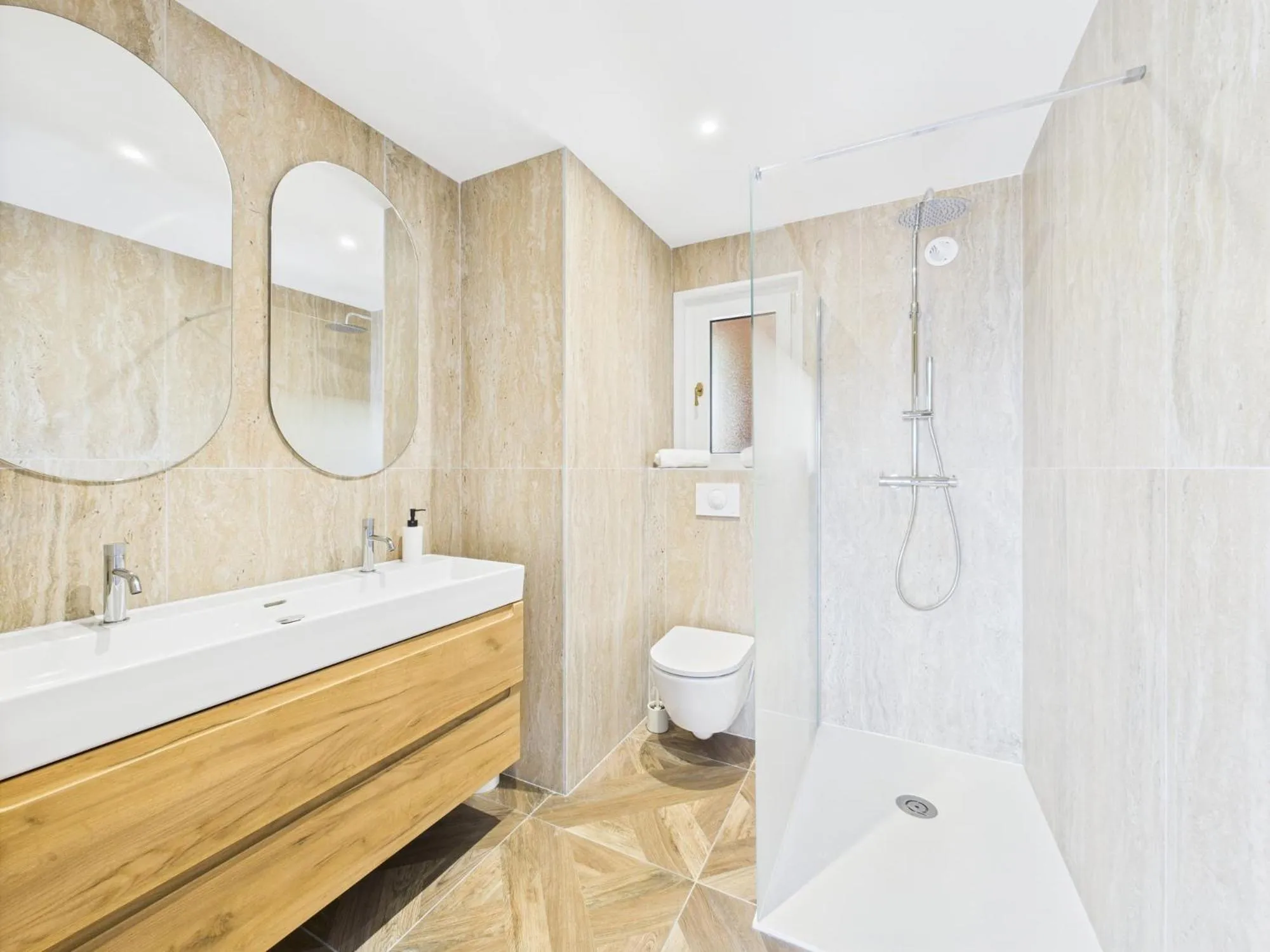 Shower in Résidence Aigue Marine