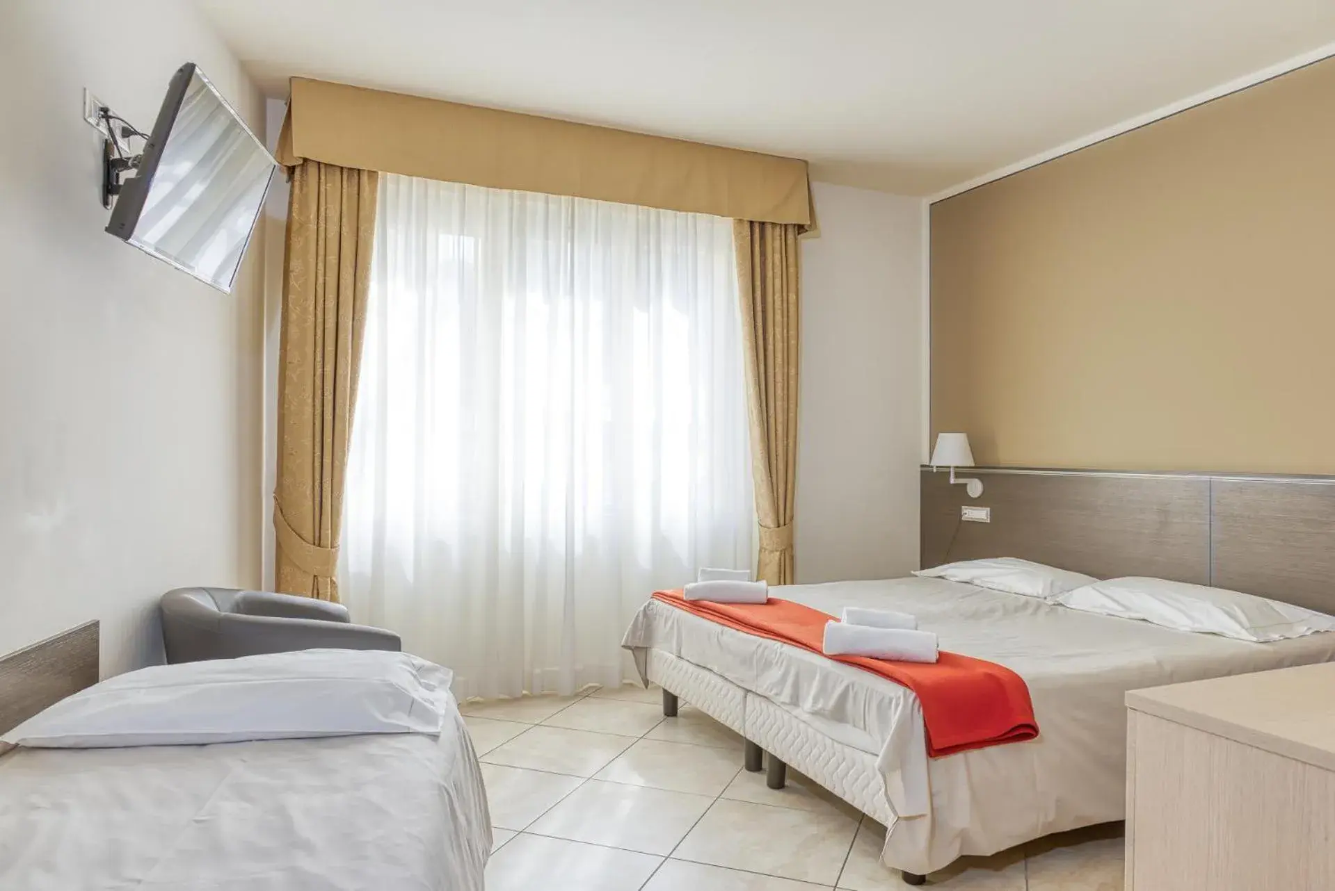 Standard Triple Room in Hotel Lumin Standard Triple Room in Hotel Lumin