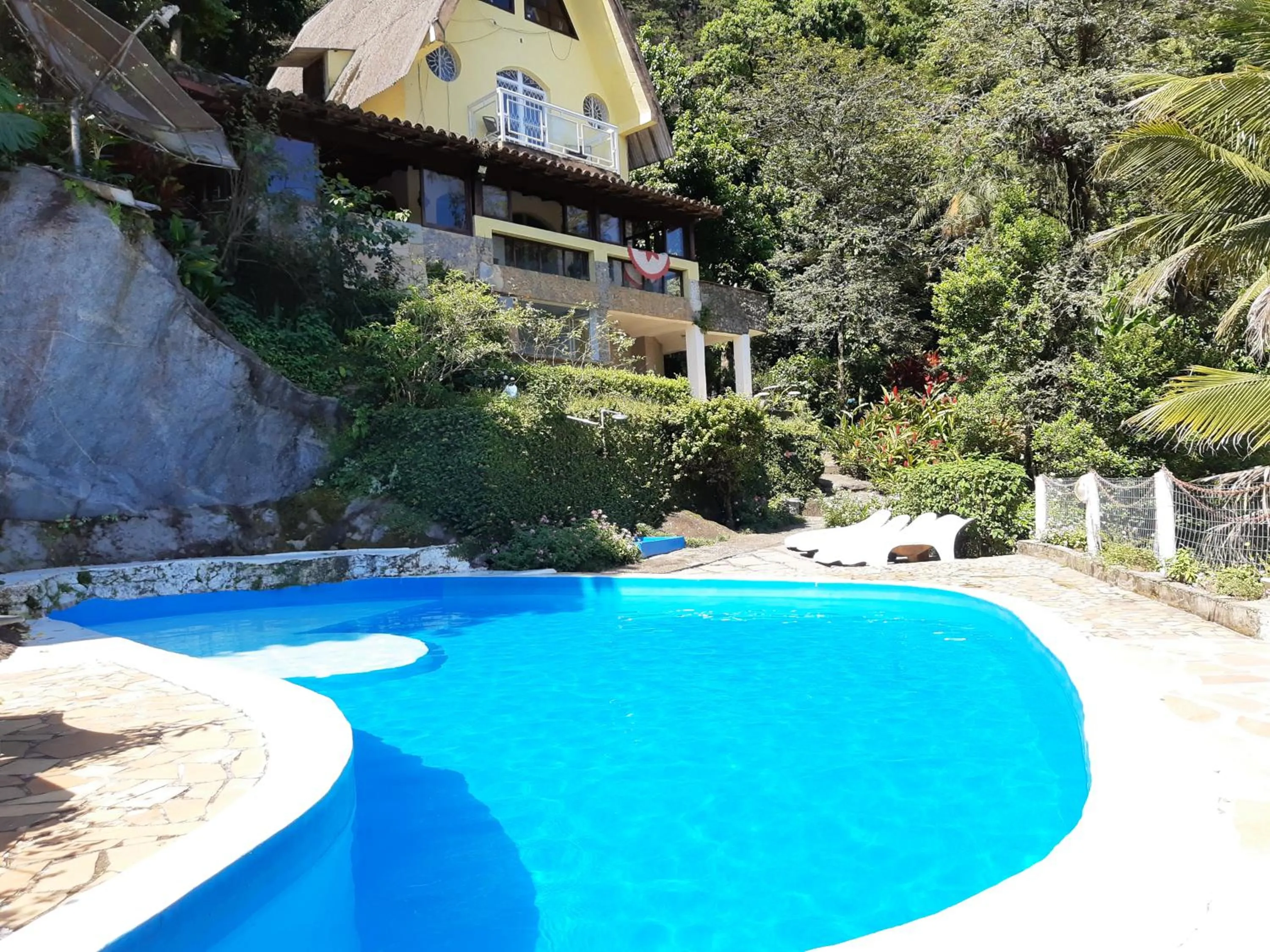 Swimming pool in Pousada Chale da Montanha