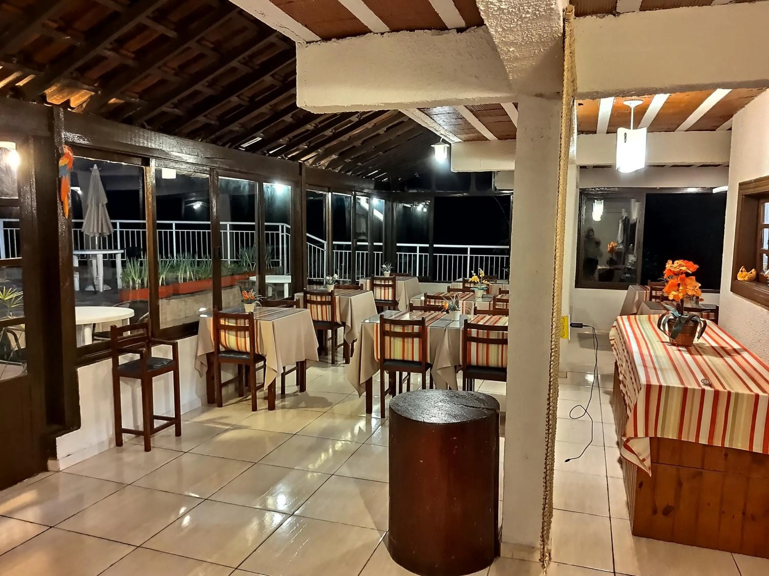 Restaurant/places to eat in Pousada Chale da Montanha