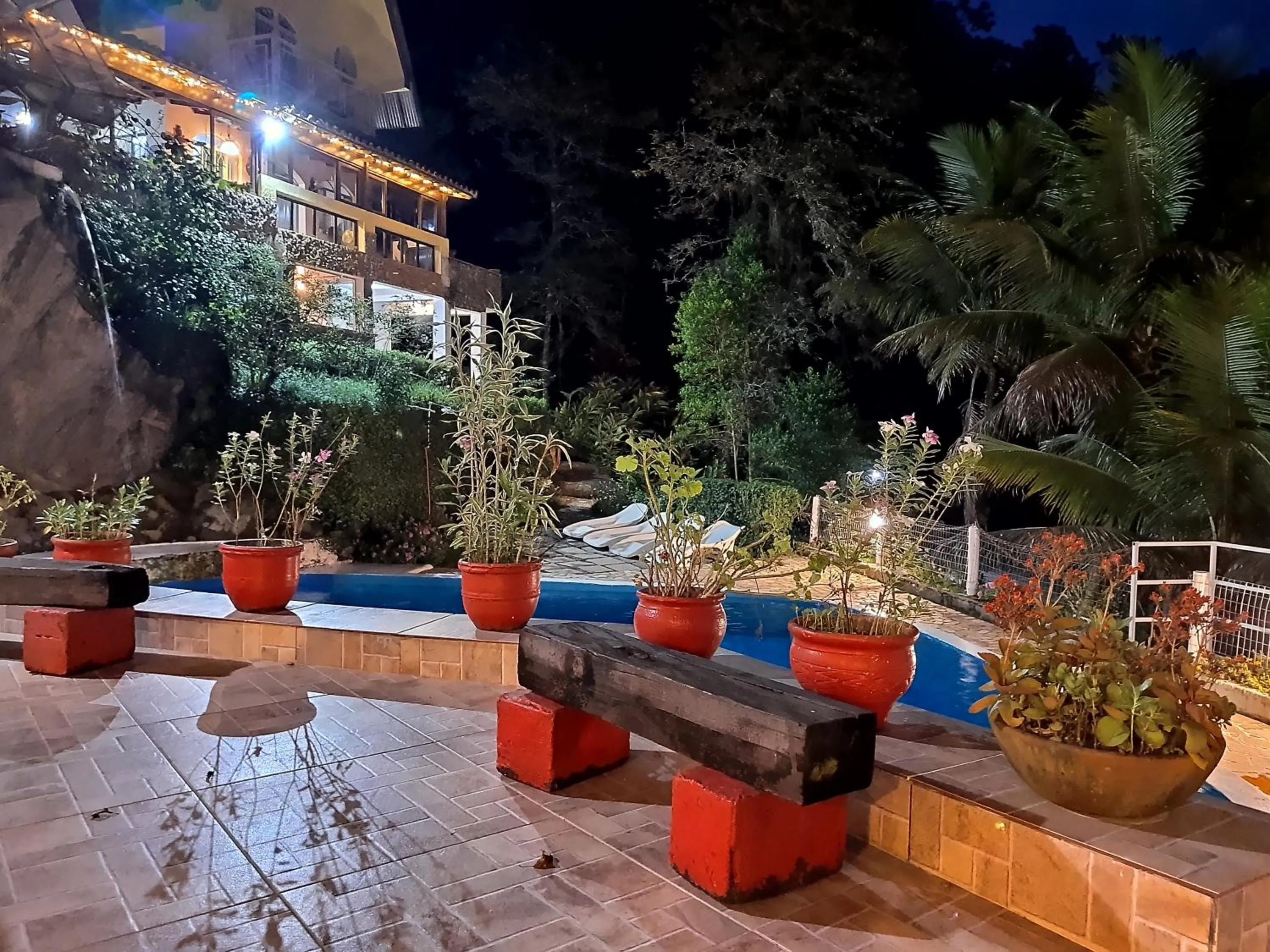 Swimming pool in Pousada Chale da Montanha