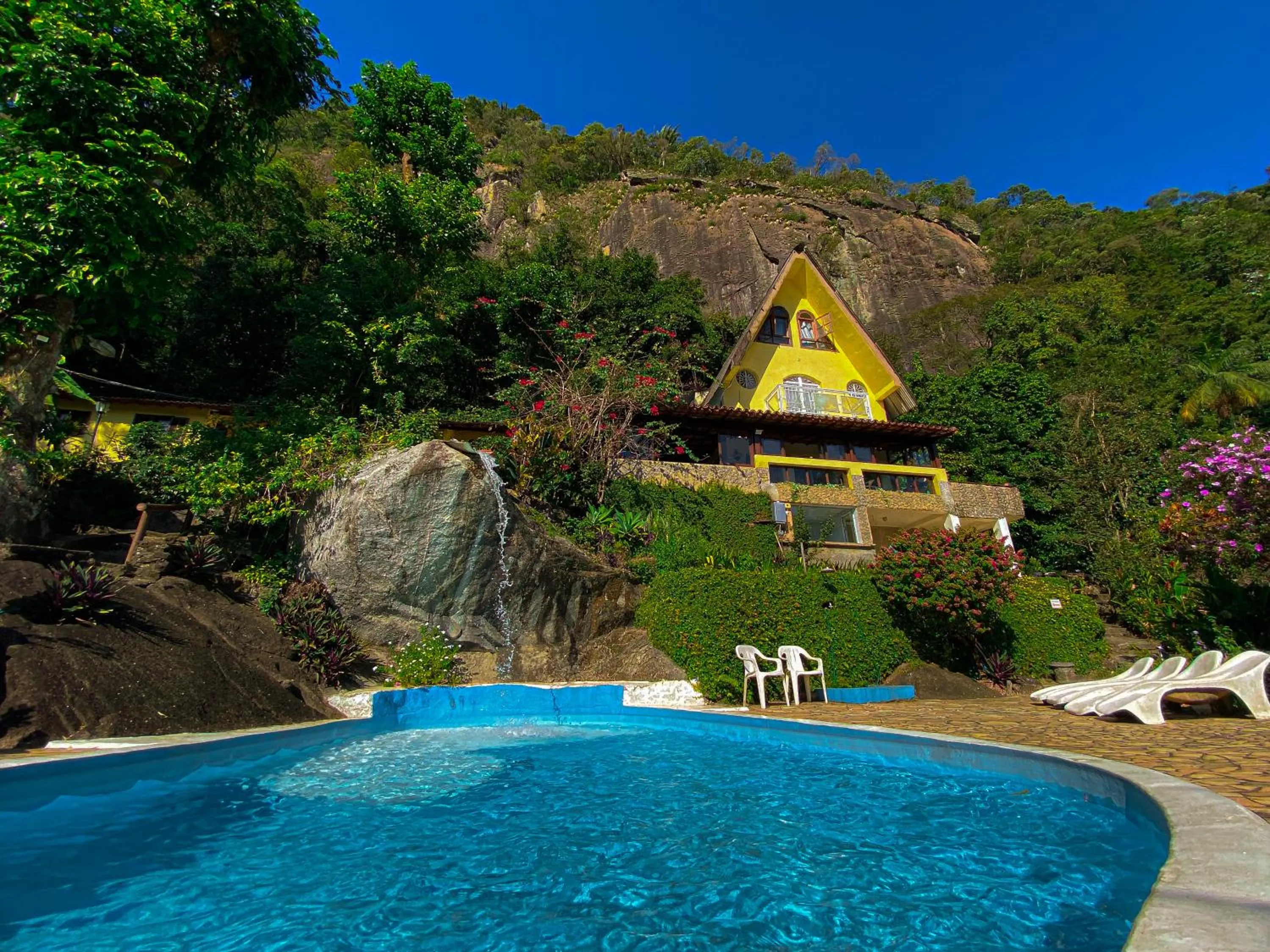 Pool view in Pousada Chale da Montanha