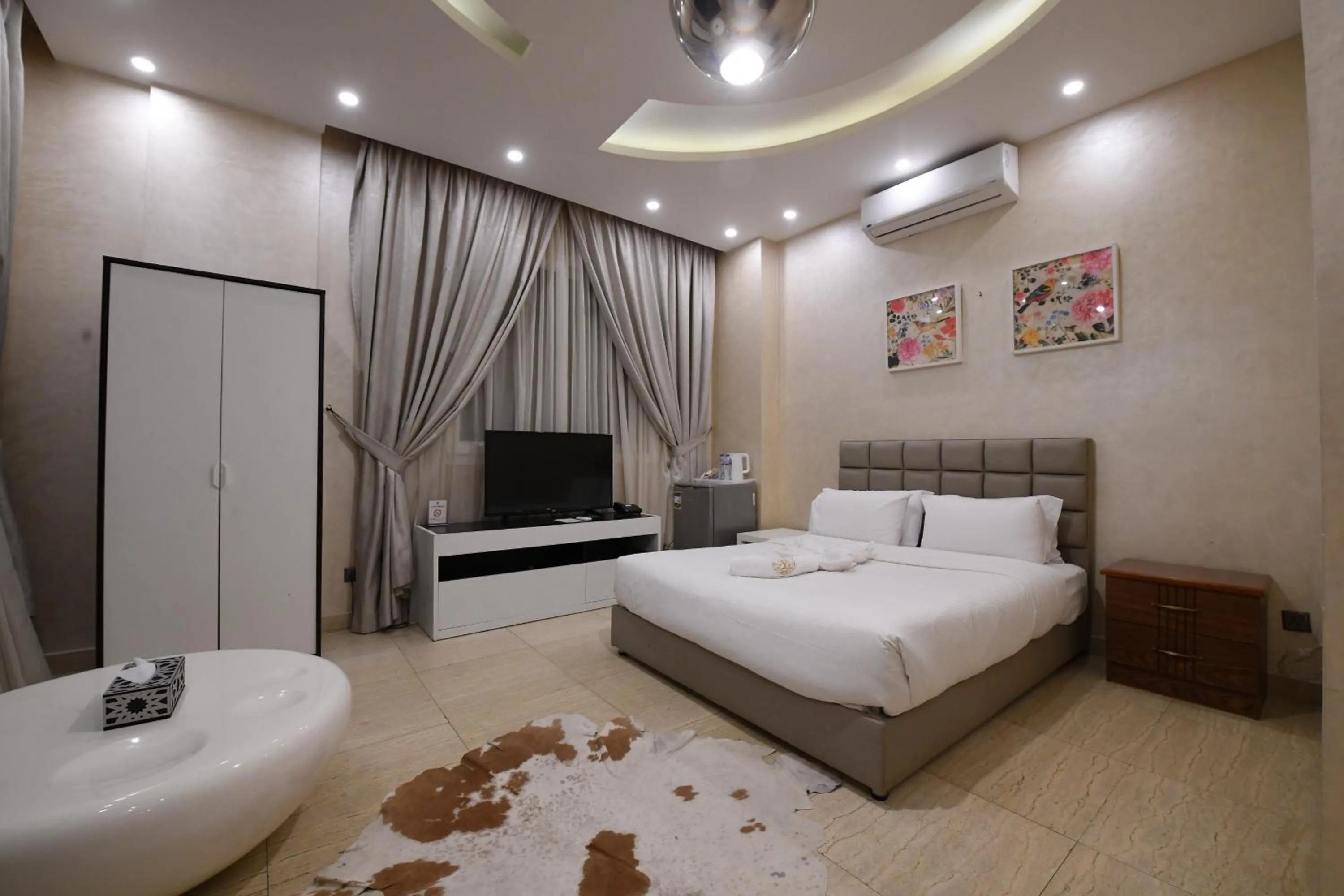 Bed in Arabella Residence